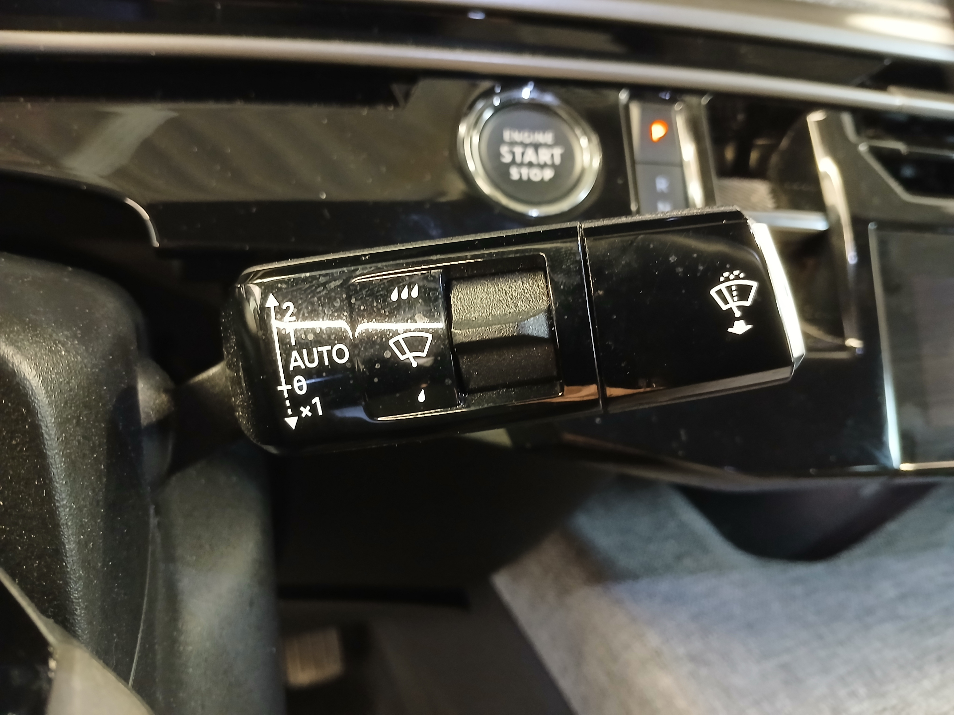PEUGEOT 3008 Hybrid 145 e-DCS6 Allure