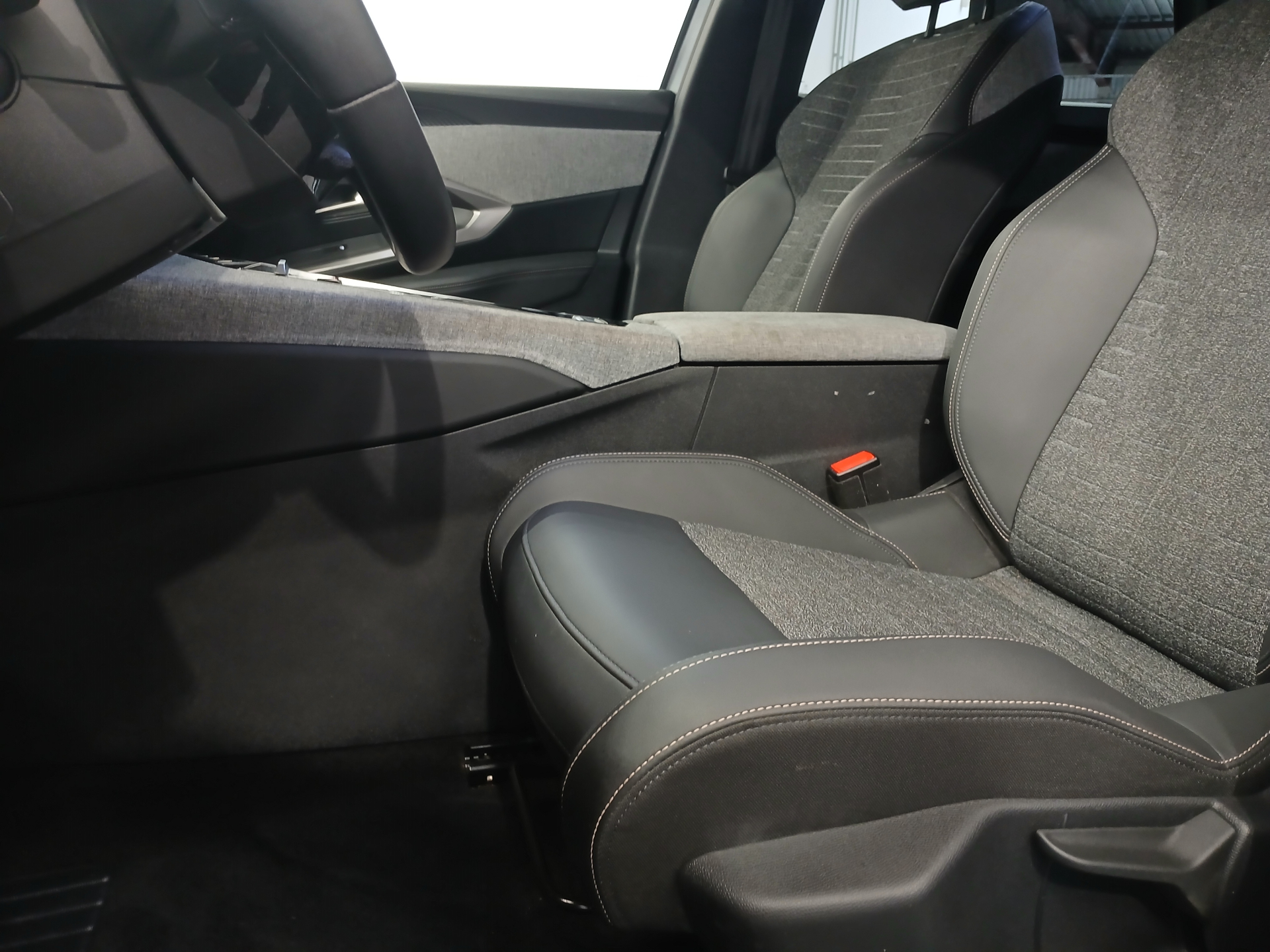 PEUGEOT 5008 Hybrid 145 ch e-DCS6 Allure