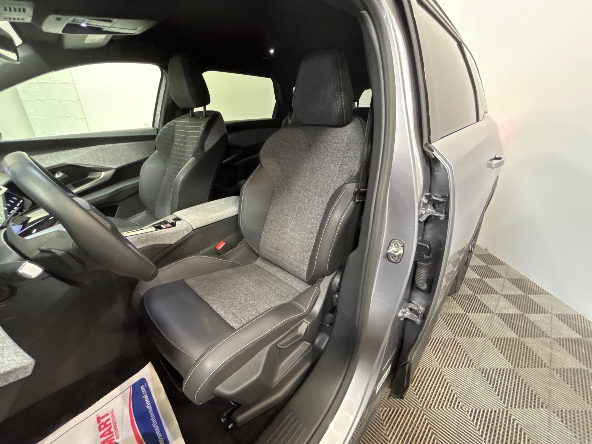 PEUGEOT 5008 Hybrid 145 ch e-DCS6 Allure