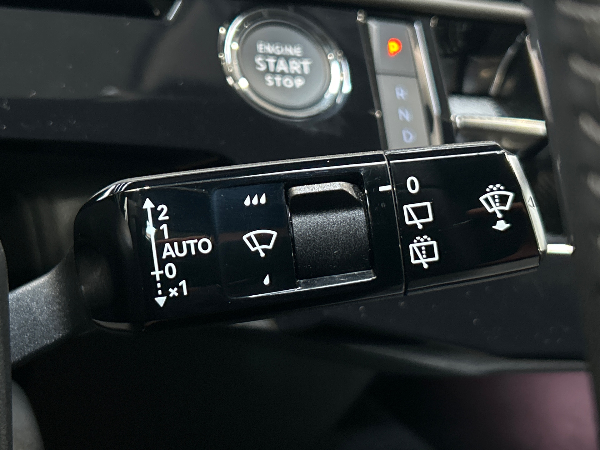 PEUGEOT 5008 Hybrid 145 ch e-DCS6 Allure