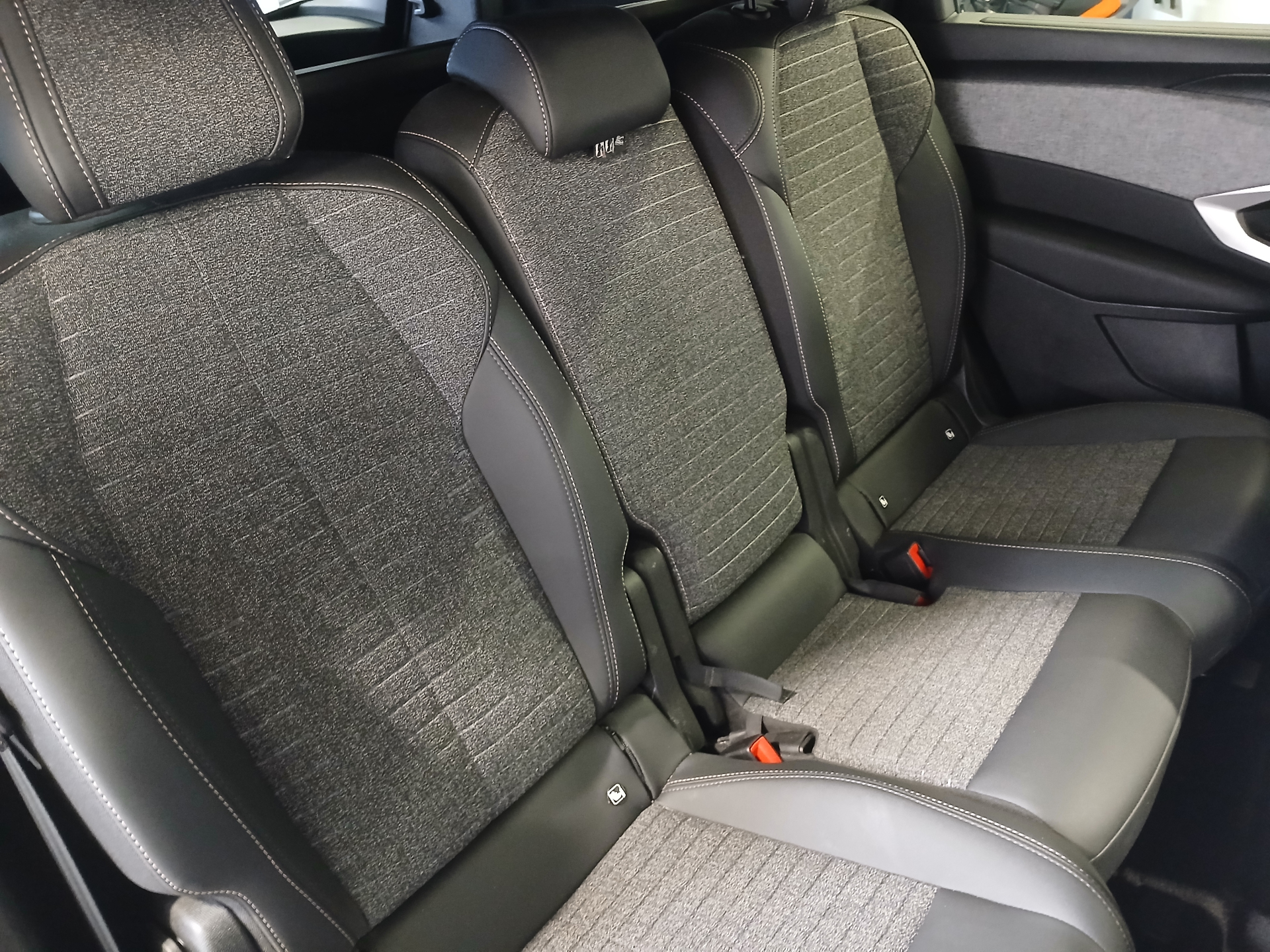 PEUGEOT 5008 Hybrid 145 ch e-DCS6 Allure