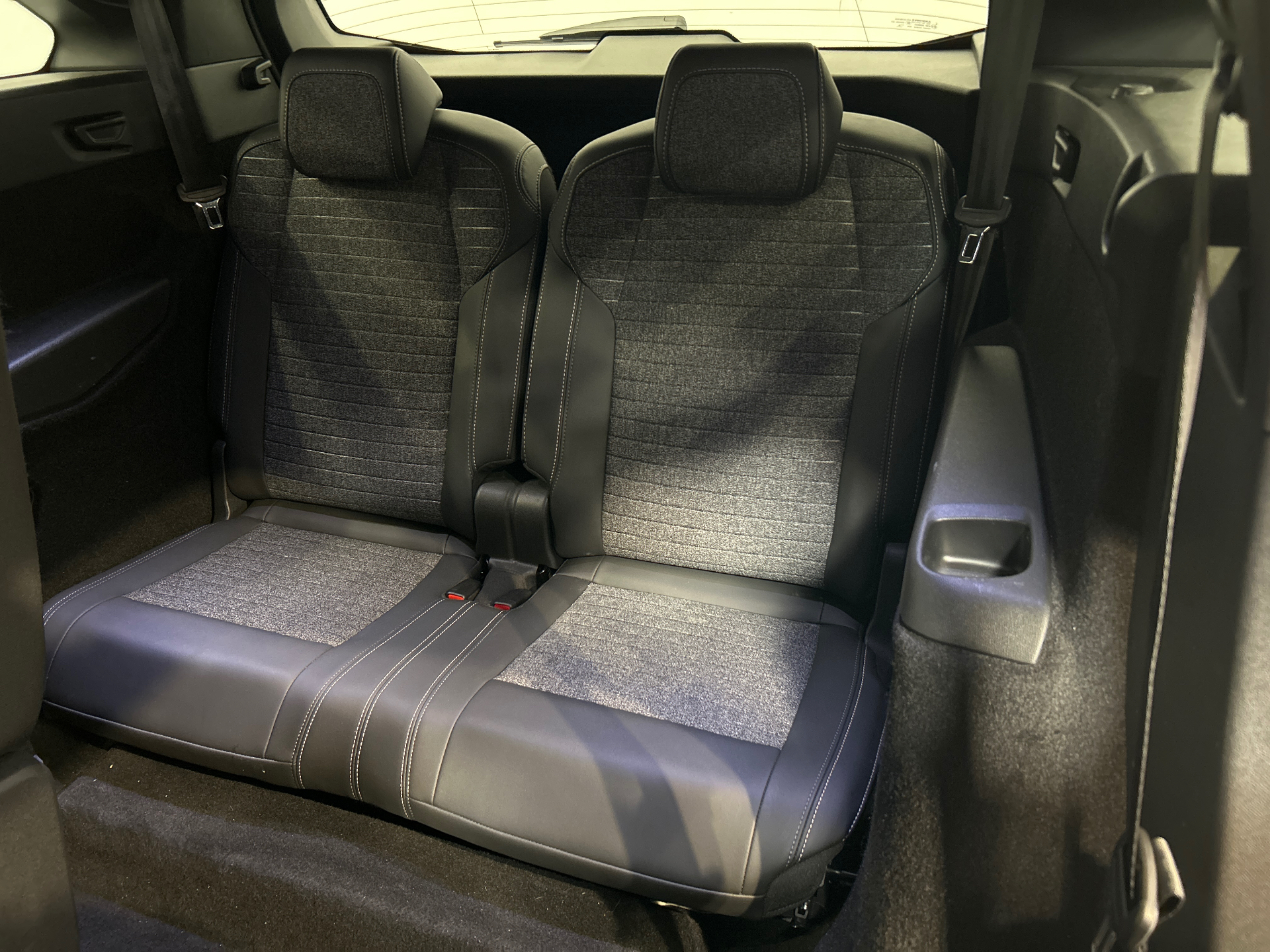 PEUGEOT 5008 Hybrid 145 ch e-DCS6 Allure