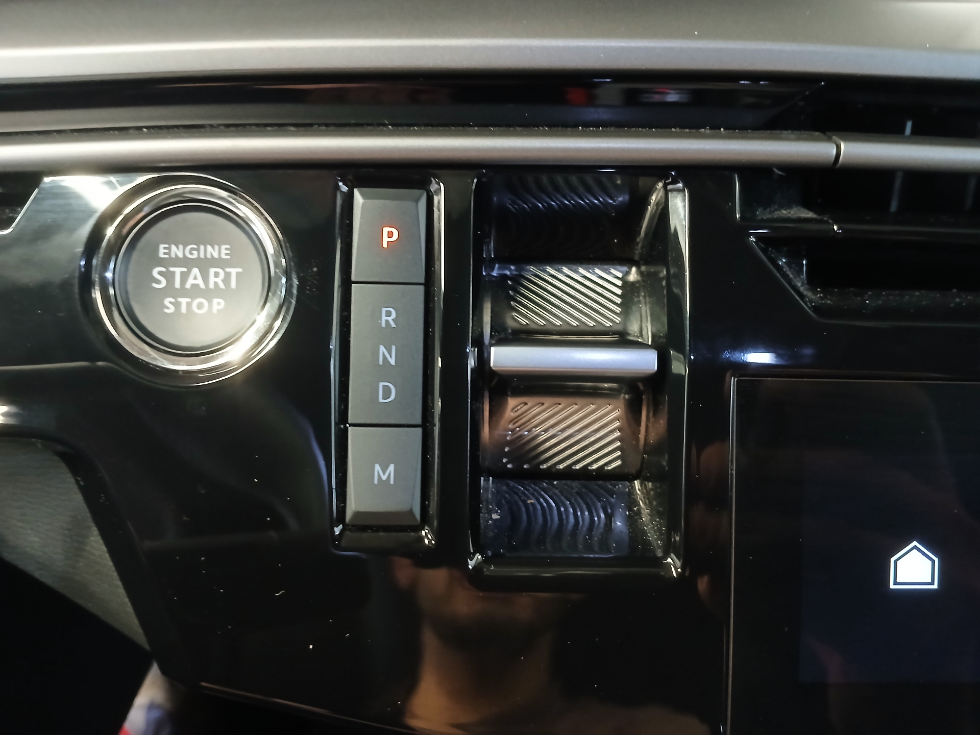 PEUGEOT 5008 Hybrid 145 ch e-DCS6 Allure