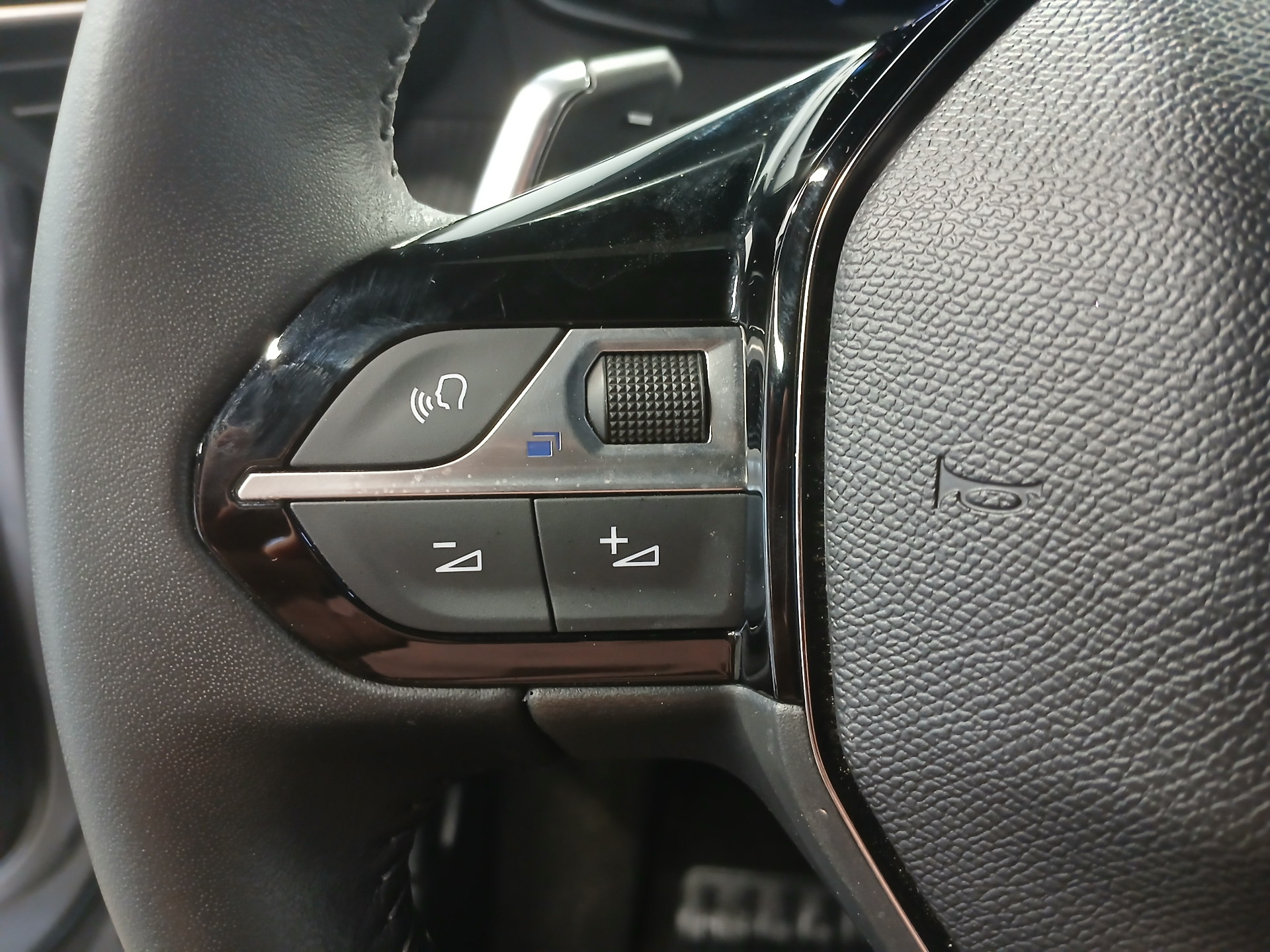 PEUGEOT 2008 Hybrid 145 e-DCS6 Allure