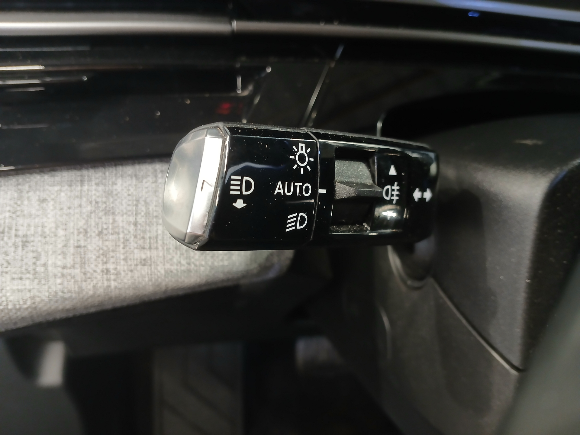 PEUGEOT 5008 Hybrid 145 ch e-DCS6 Allure