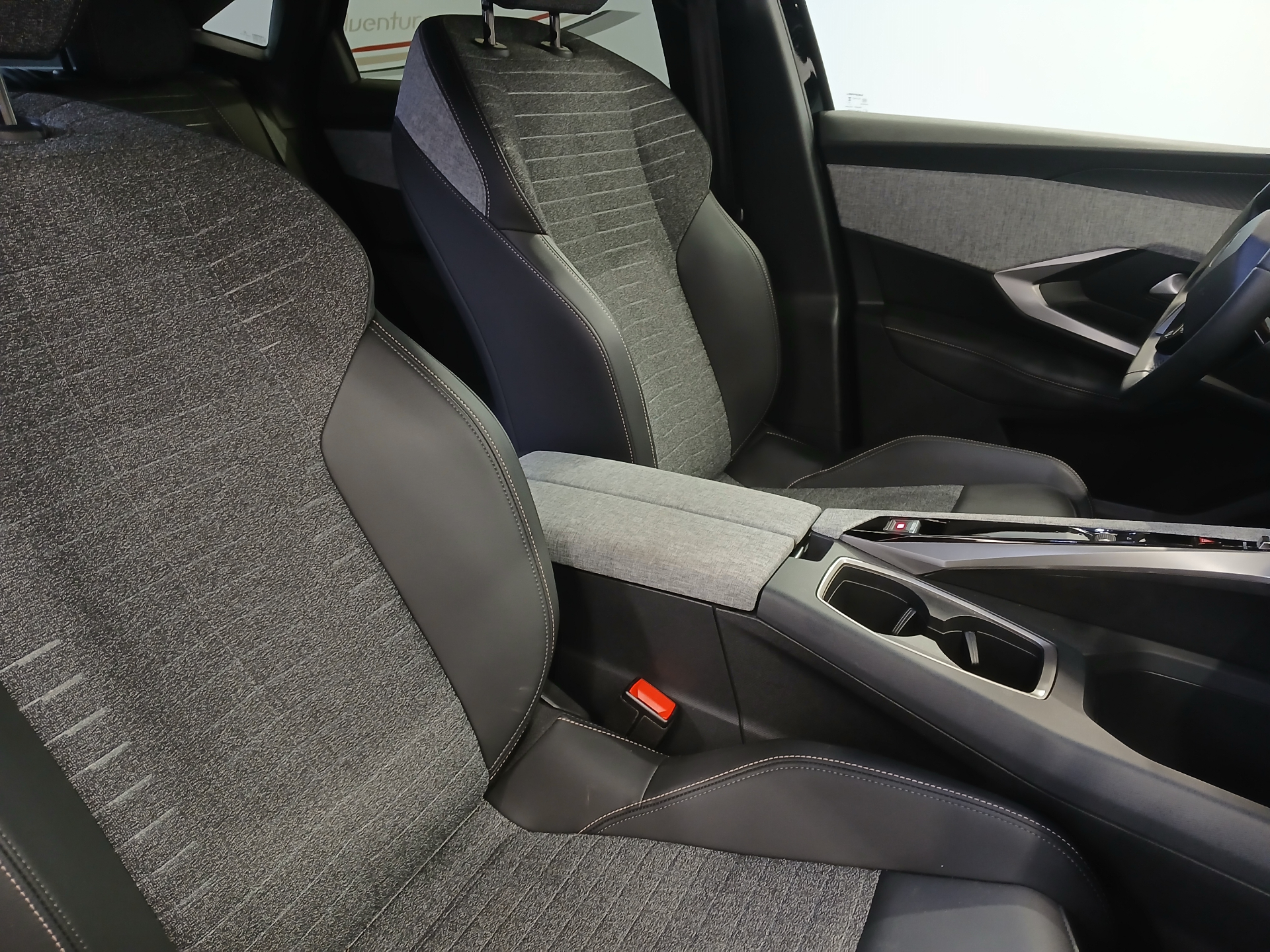 PEUGEOT 3008 Hybrid 145 e-DCS6 Allure