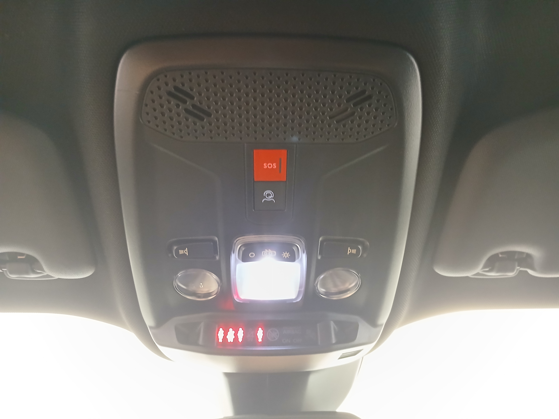 PEUGEOT 2008 Hybrid 145 e-DCS6 Allure