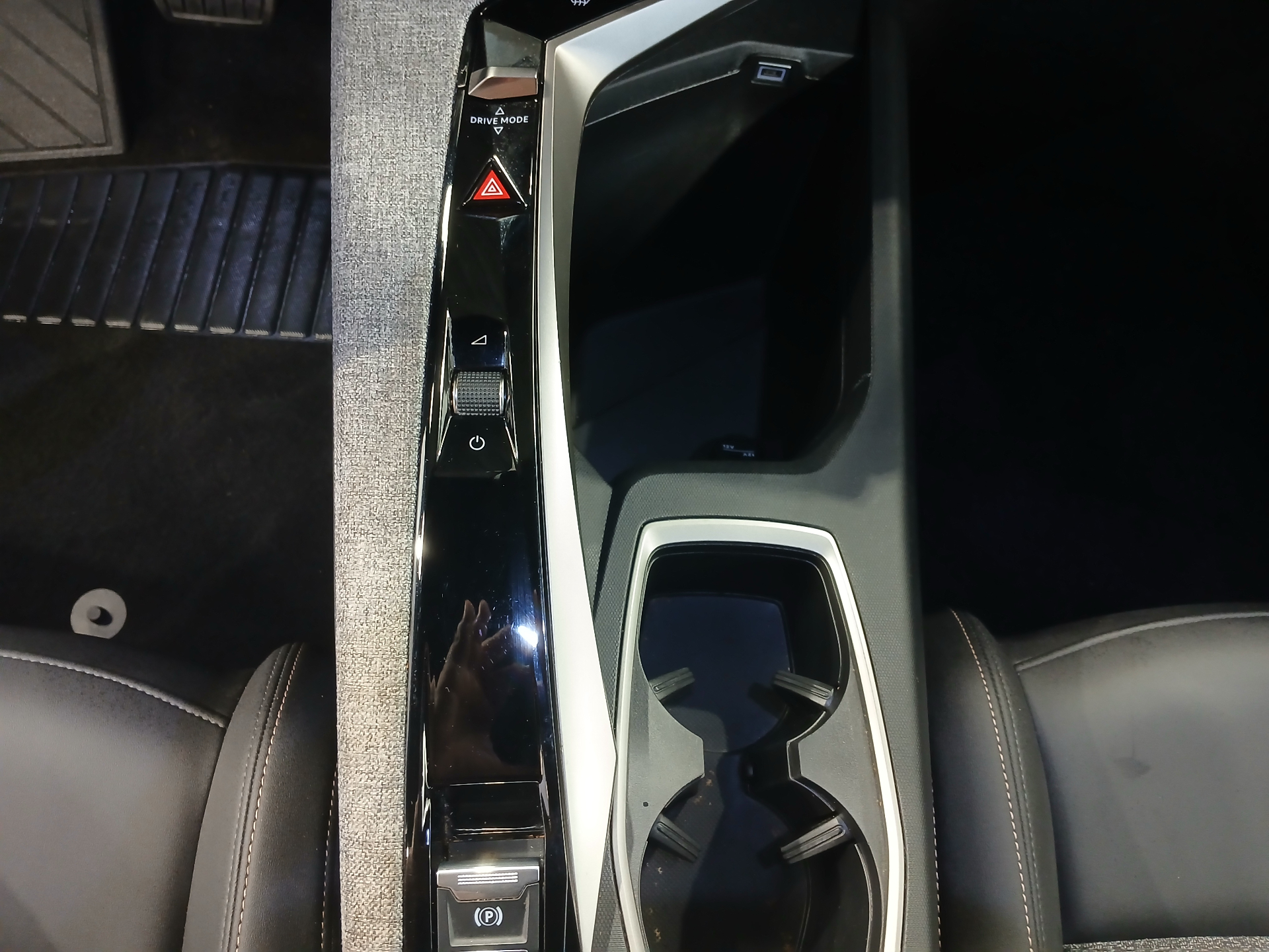 PEUGEOT 5008 Hybrid 145 ch e-DCS6 Allure
