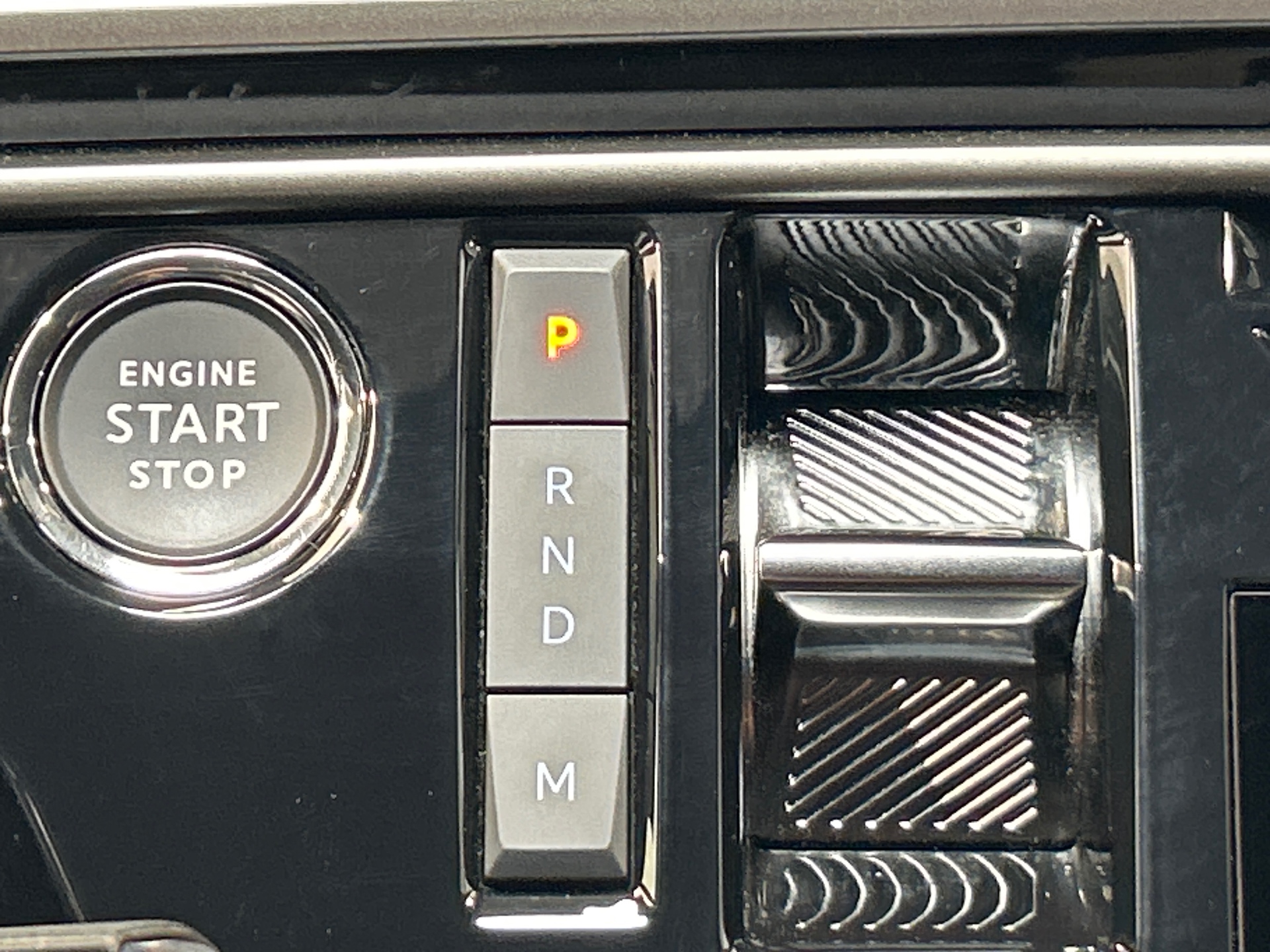 PEUGEOT 5008 Hybrid 145 ch e-DCS6 Allure