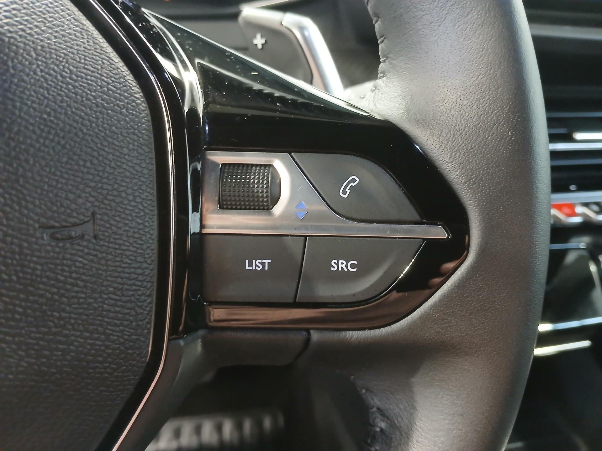 PEUGEOT 2008 Hybrid 145 e-DCS6 Allure