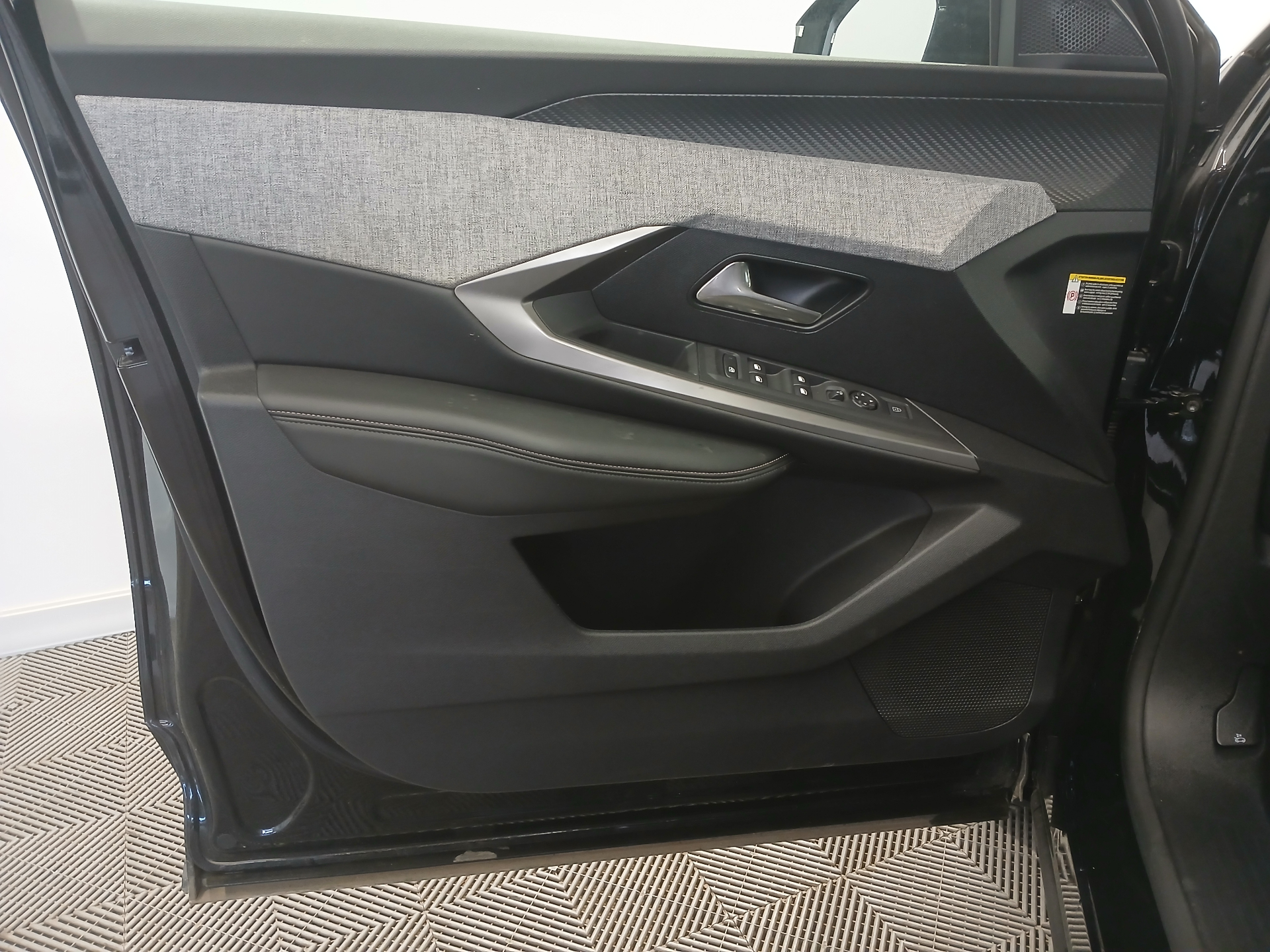 PEUGEOT 5008 Hybrid 145 ch e-DCS6 Allure
