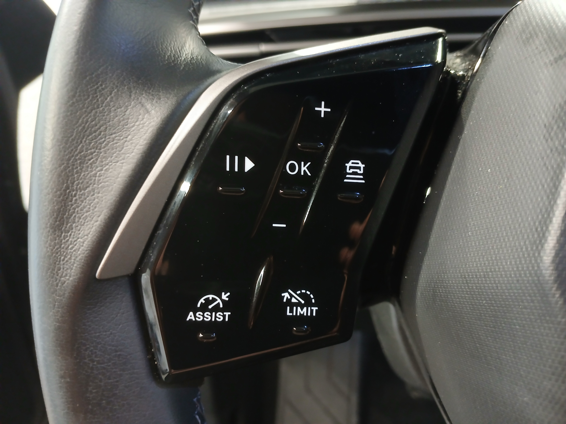 PEUGEOT 3008 Hybrid 145 e-DCS6 Allure