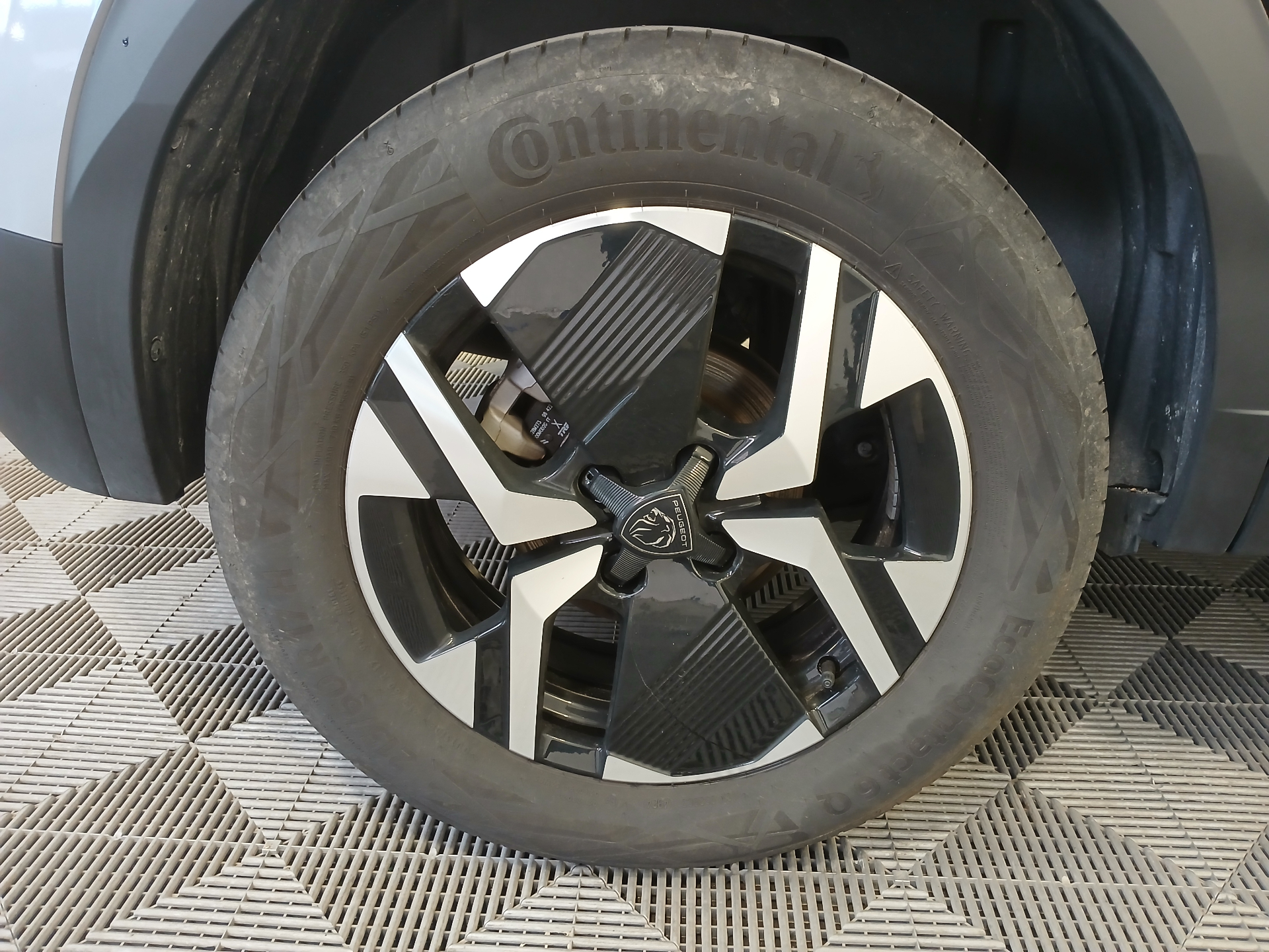 PEUGEOT 2008 Hybrid 145 e-DCS6 Allure