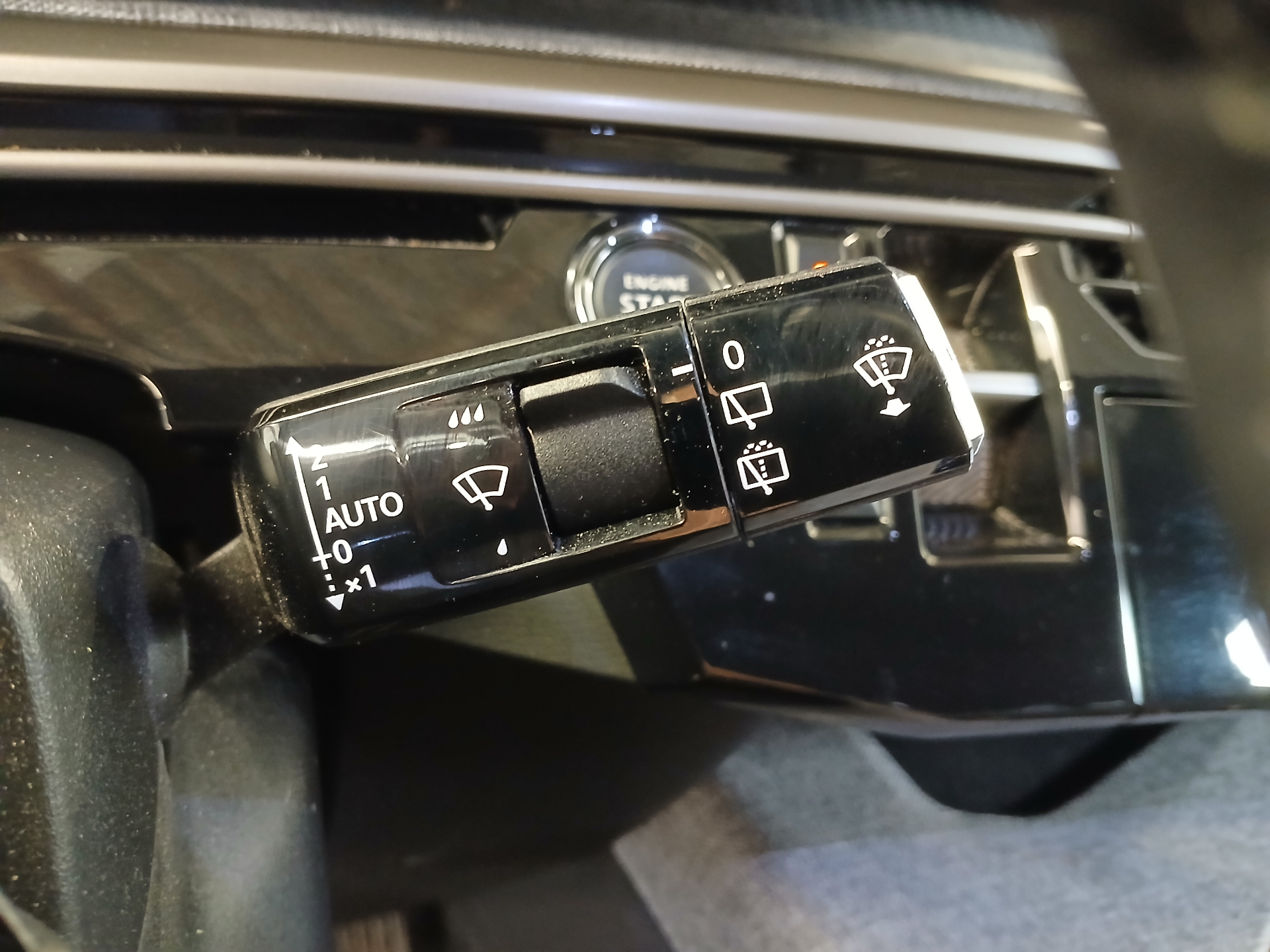 PEUGEOT 5008 Hybrid 145 ch e-DCS6 Allure