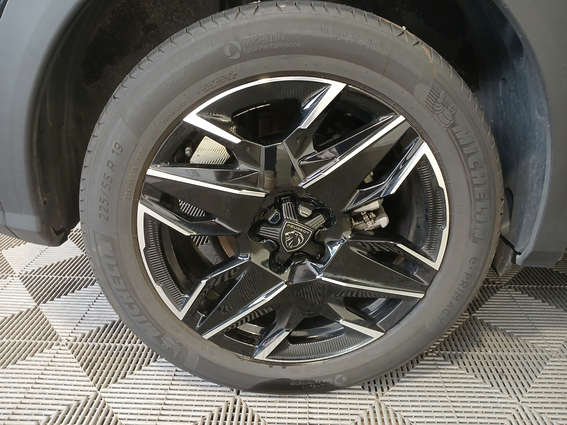 PEUGEOT 3008 Hybrid 145 e-DCS6 Allure