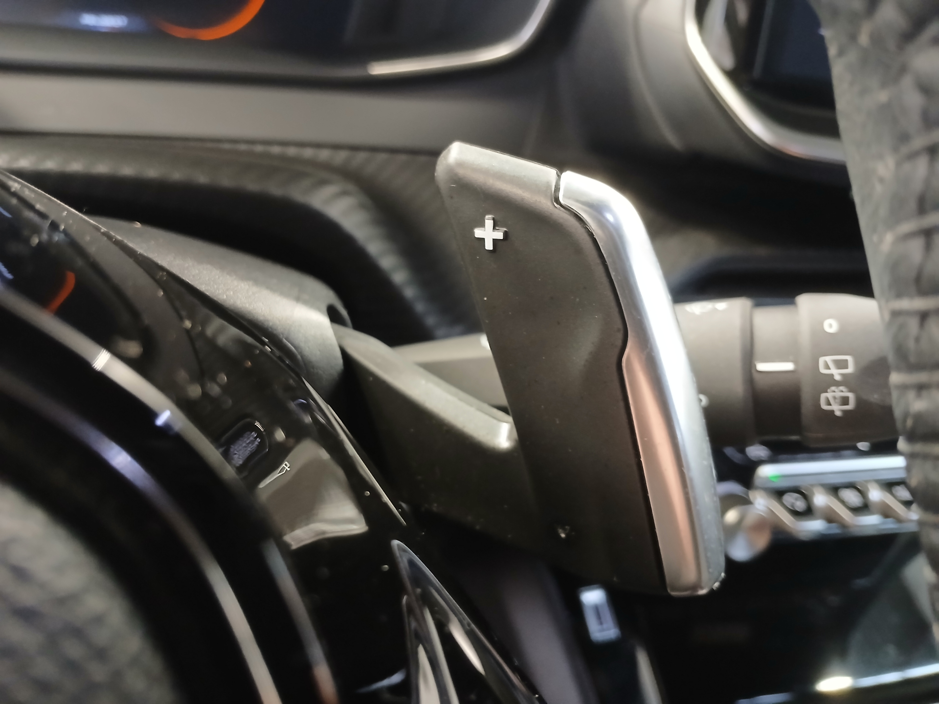 PEUGEOT 2008 Hybrid 145 e-DCS6 Allure