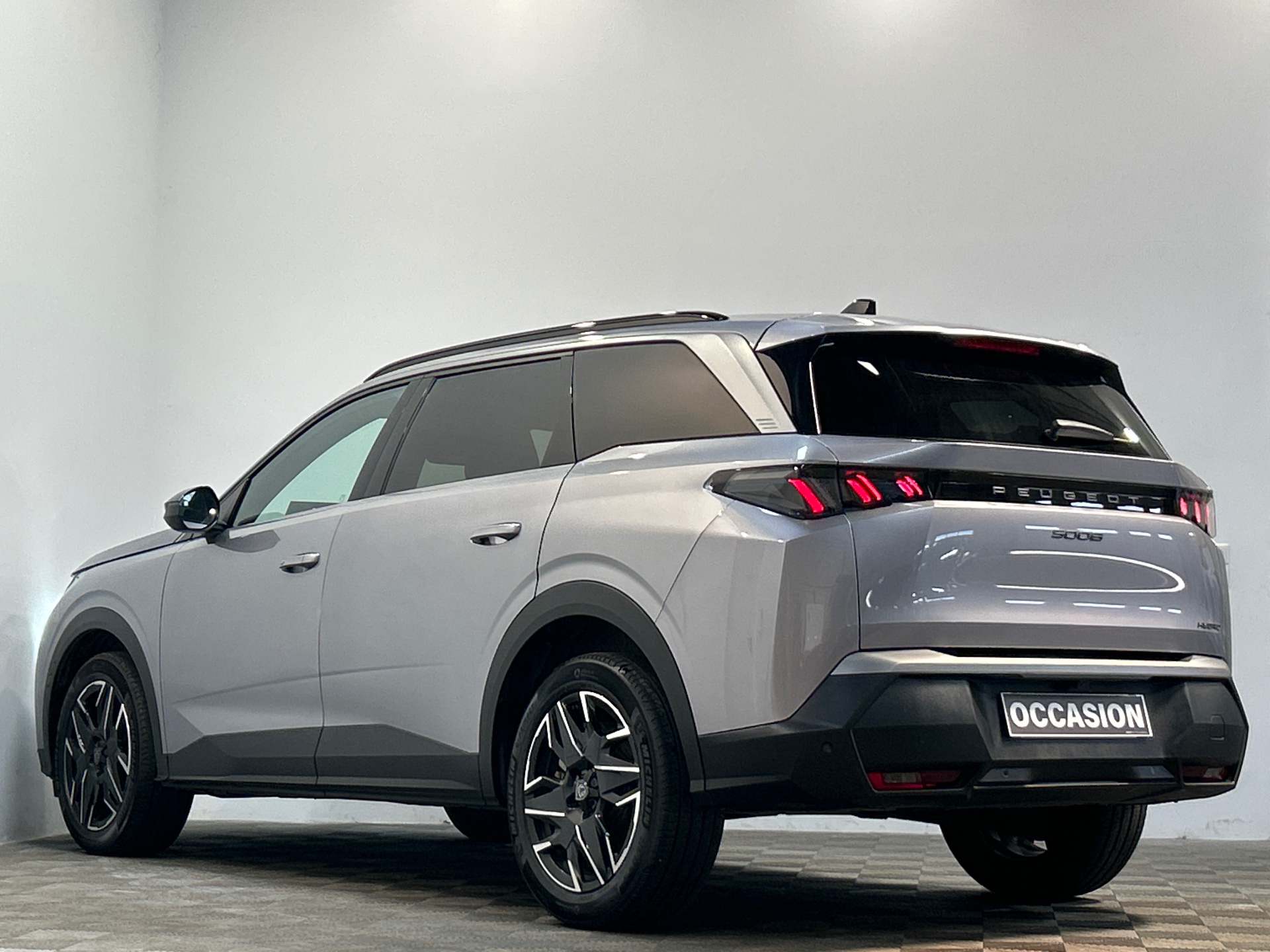 PEUGEOT 5008 Hybrid 145 ch e-DCS6 Allure