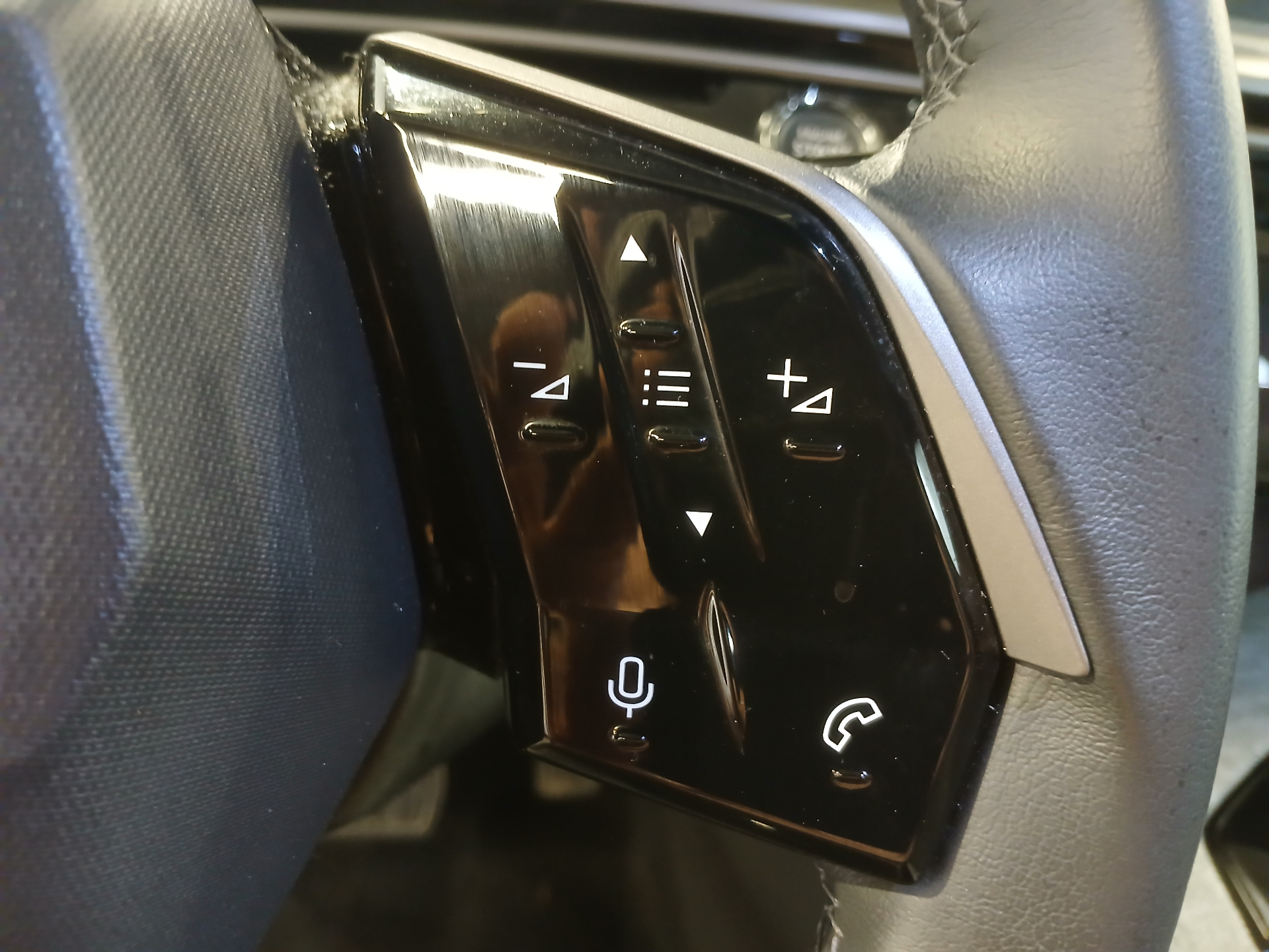 PEUGEOT 3008 Hybrid 145 e-DCS6 Allure