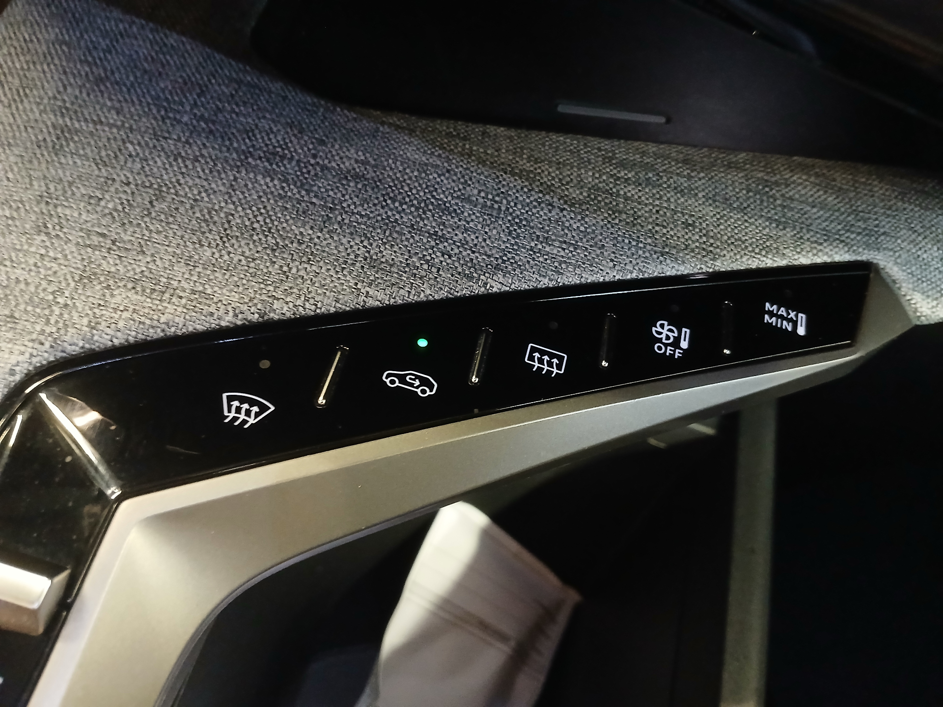 PEUGEOT 3008 Hybrid 145 e-DCS6 Allure