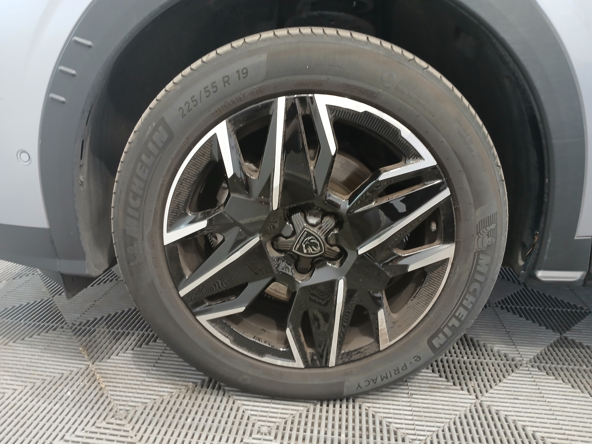 PEUGEOT 5008 Hybrid 145 ch e-DCS6 Allure