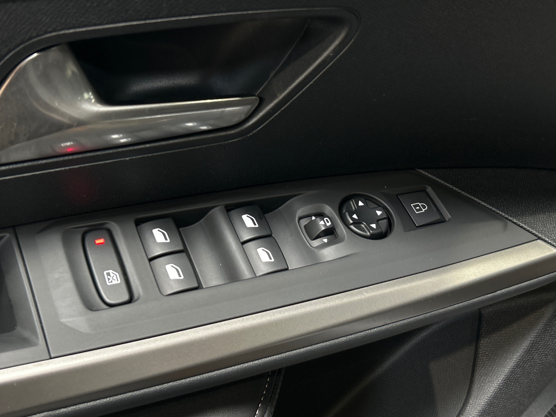 PEUGEOT 5008 Hybrid 145 ch e-DCS6 Allure
