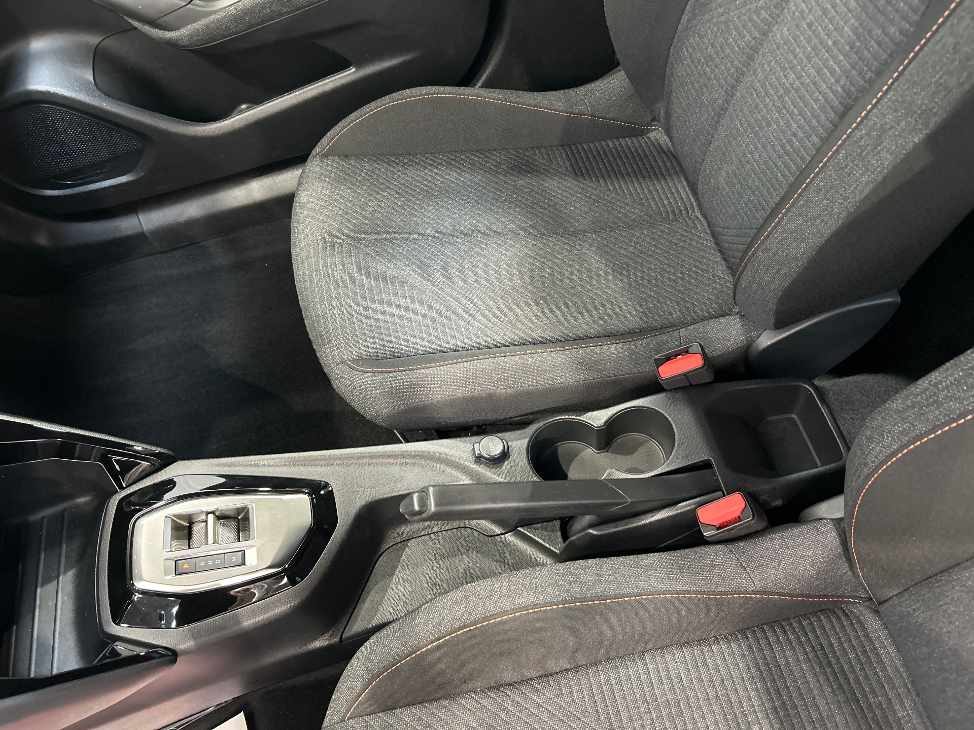 PEUGEOT 2008 Hybrid 145 e-DCS6 Style