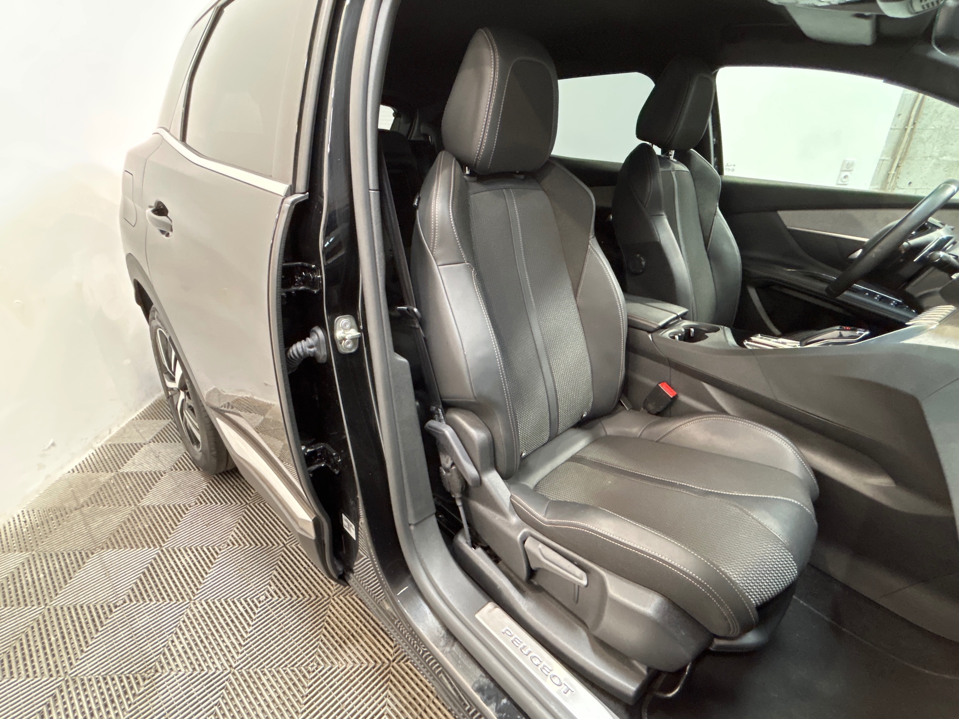 PEUGEOT 3008 GT PureTech 130 S&S EAT8