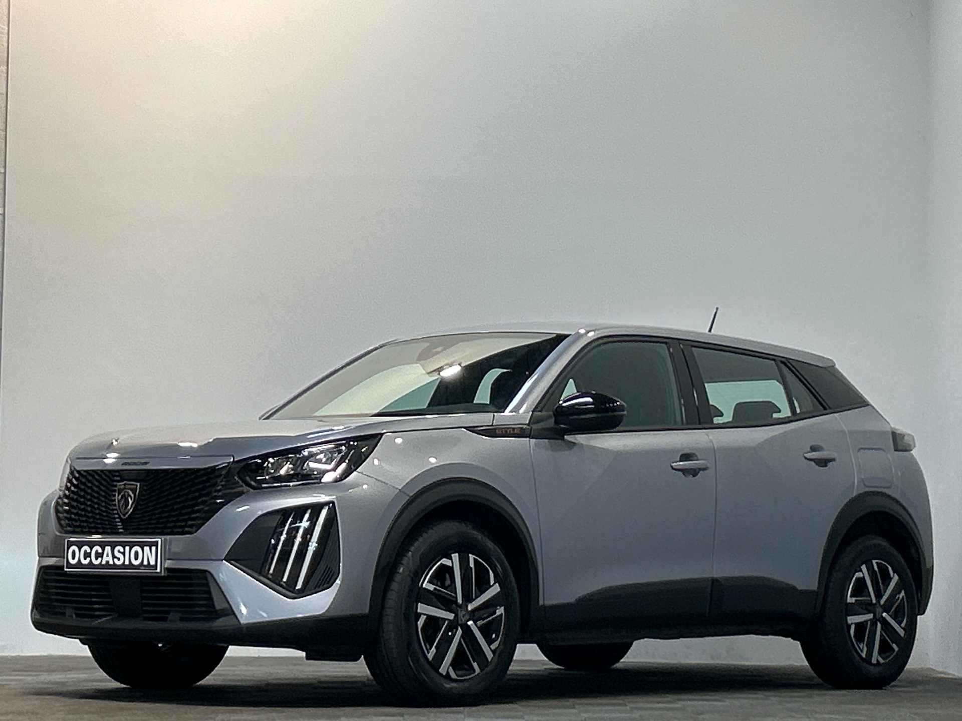 PEUGEOT 2008 Hybrid 145 e-DCS6 Style