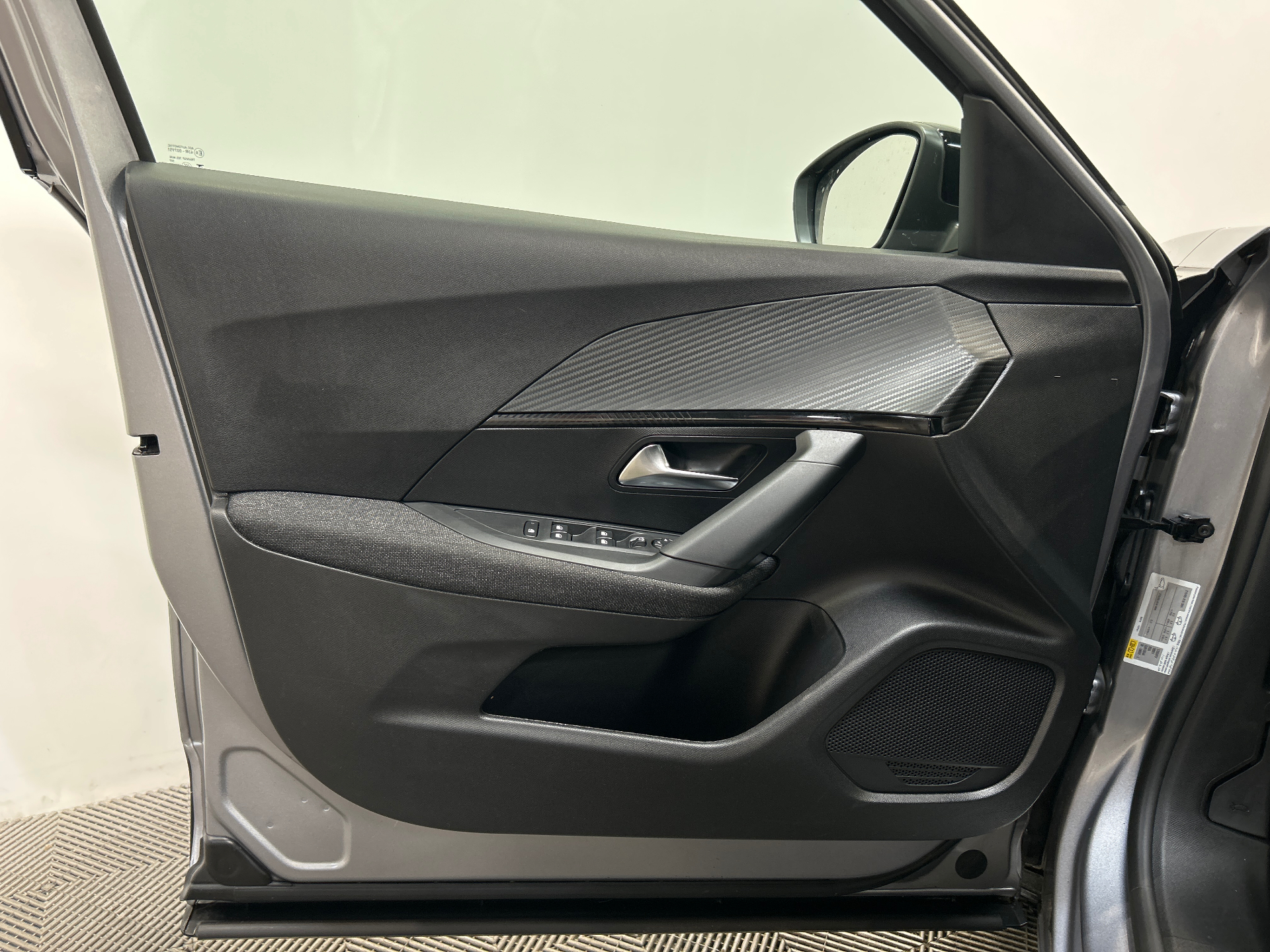PEUGEOT 2008 Hybrid 145 e-DCS6 Style