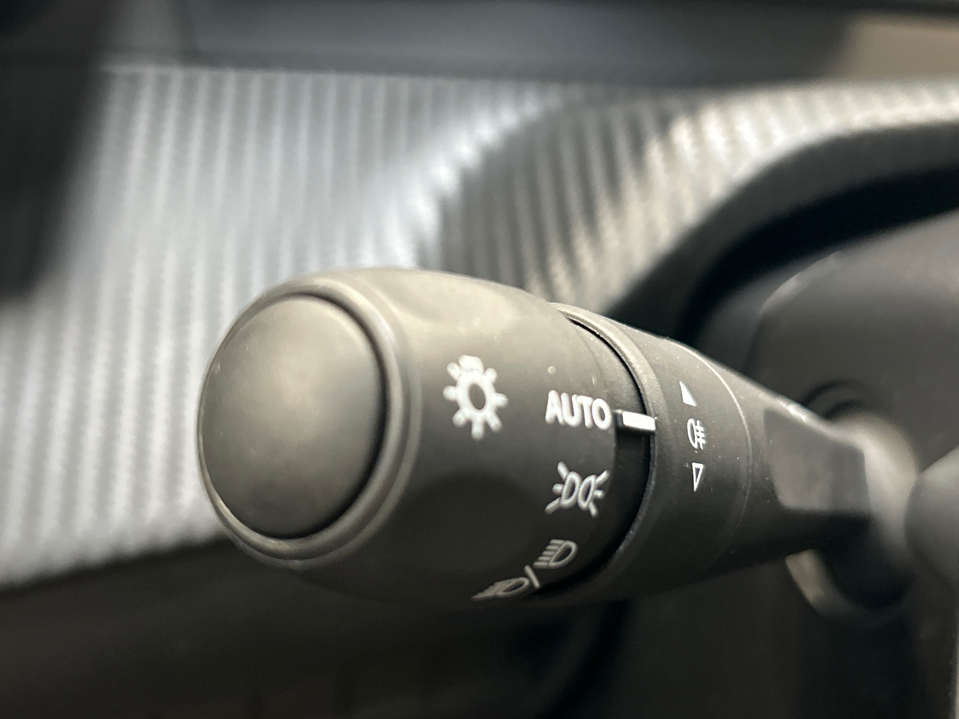 PEUGEOT 2008 Hybrid 145 e-DCS6 Style