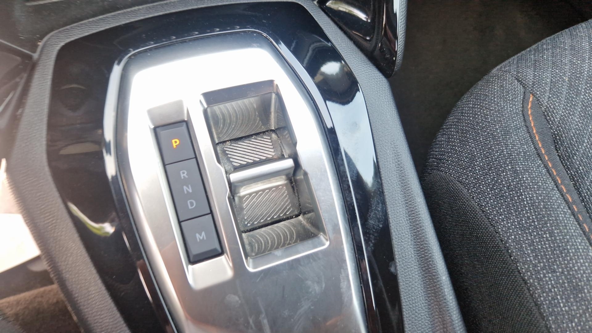 PEUGEOT 2008 Hybrid 145 e-DCS6 Style