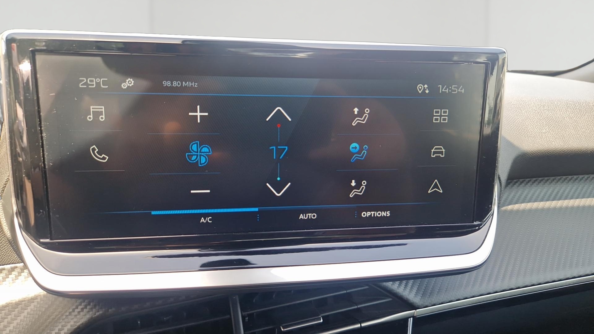 PEUGEOT 2008 Hybrid 145 e-DCS6 Style