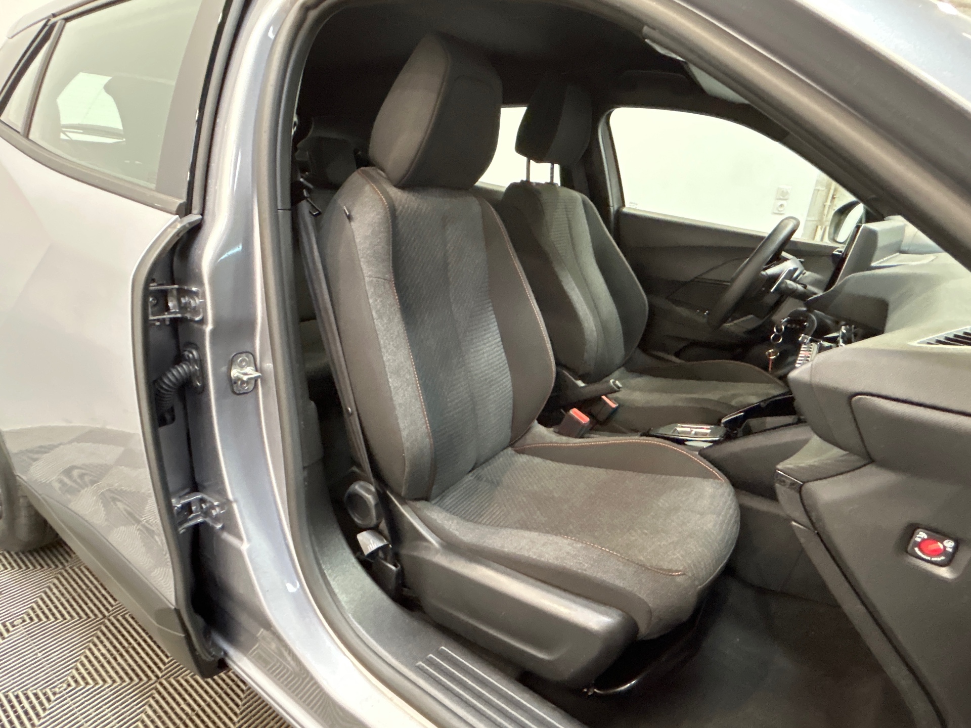 PEUGEOT 2008 Hybrid 145 e-DCS6 Style