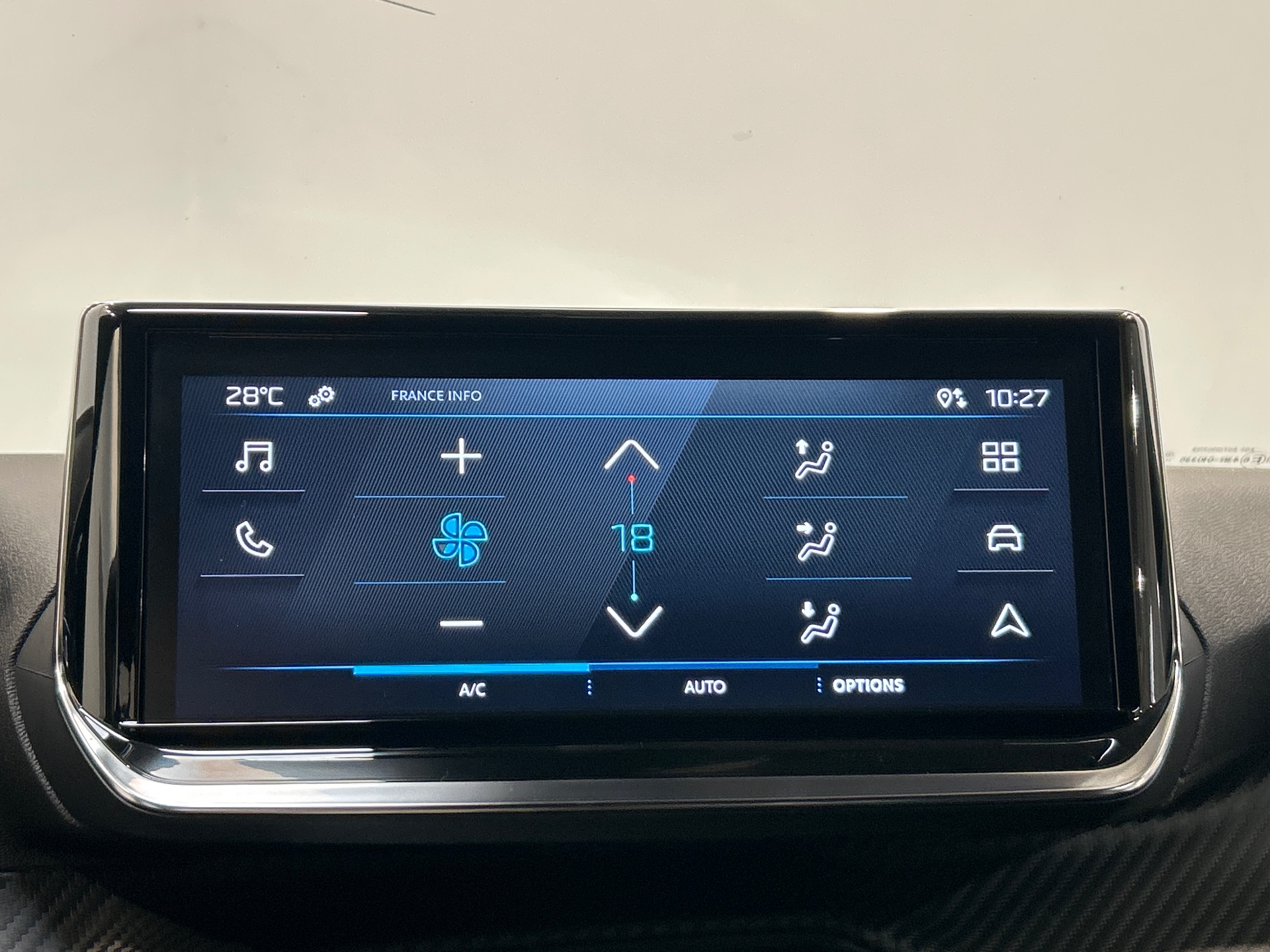 PEUGEOT 2008 Hybrid 145 e-DCS6 Style