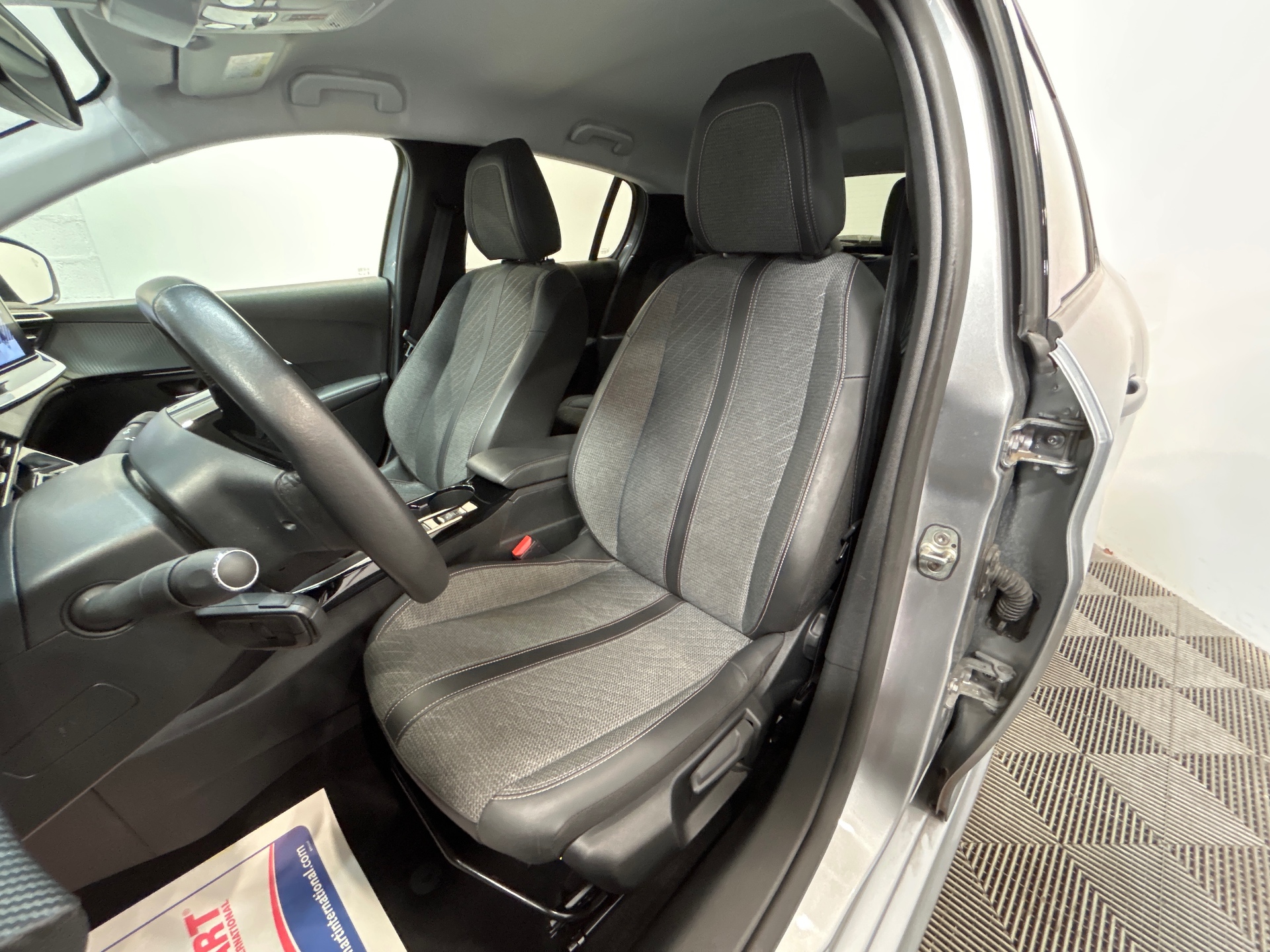 PEUGEOT 208 ALLURE PURETECH 100 S&S BVM6