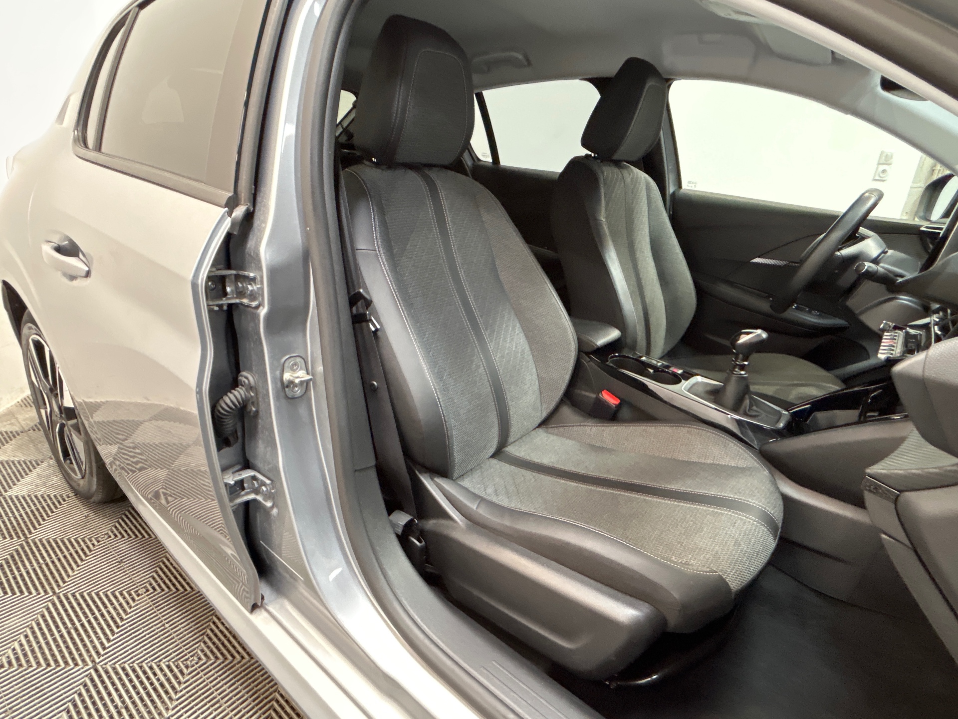 PEUGEOT 208 ALLURE PURETECH 100 S&S BVM6