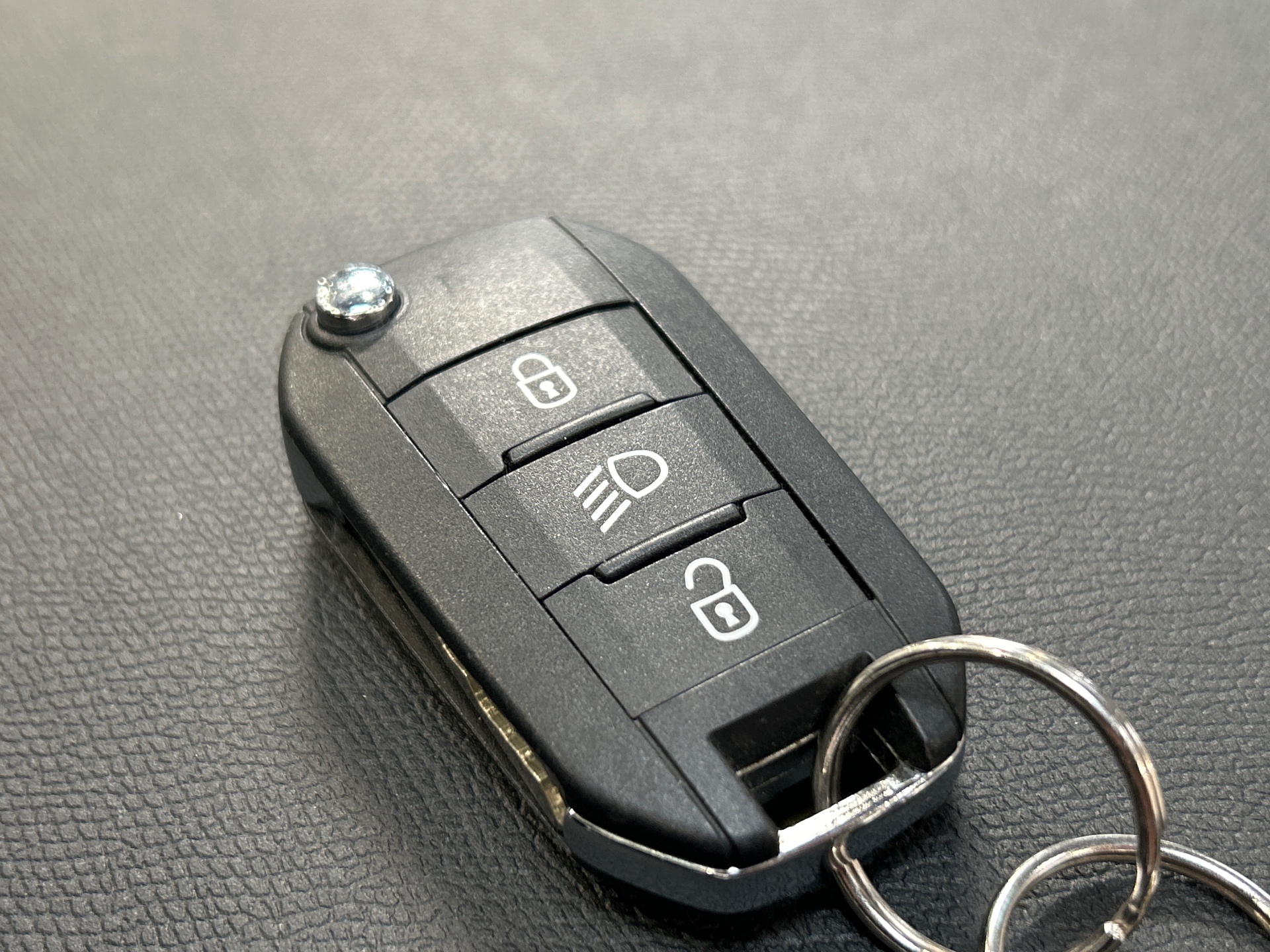 PEUGEOT 2008 Hybrid 145 e-DCS6 Style