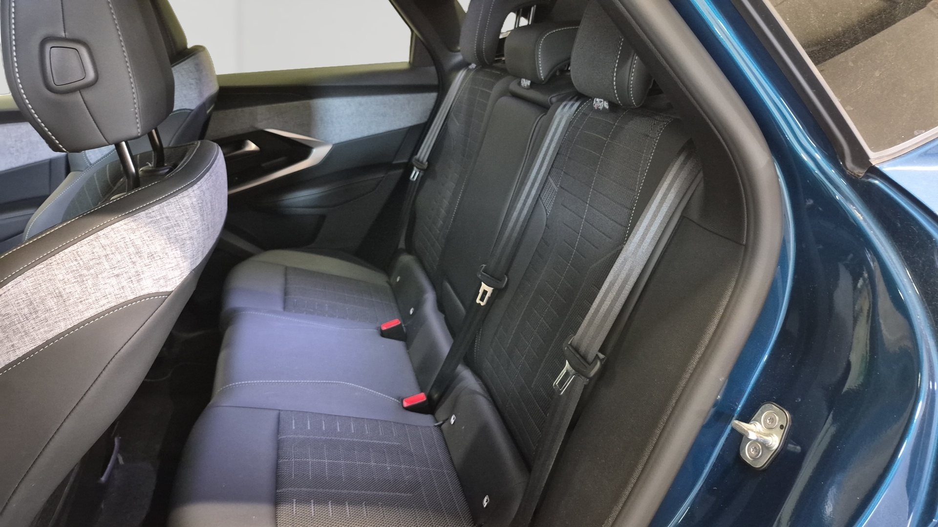 PEUGEOT 3008 Hybrid 145 e-DCS6 GT