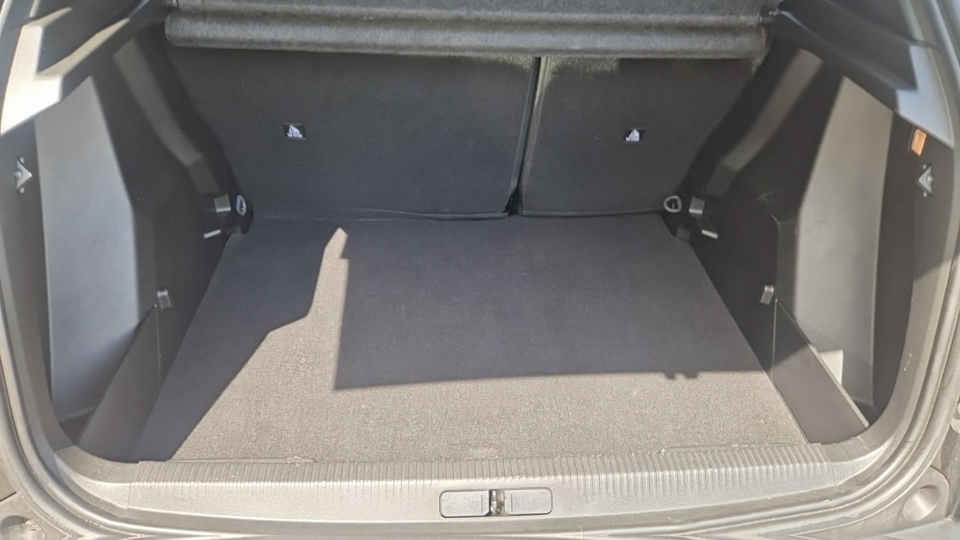 PEUGEOT 2008 Hybrid 145 e-DCS6 Style