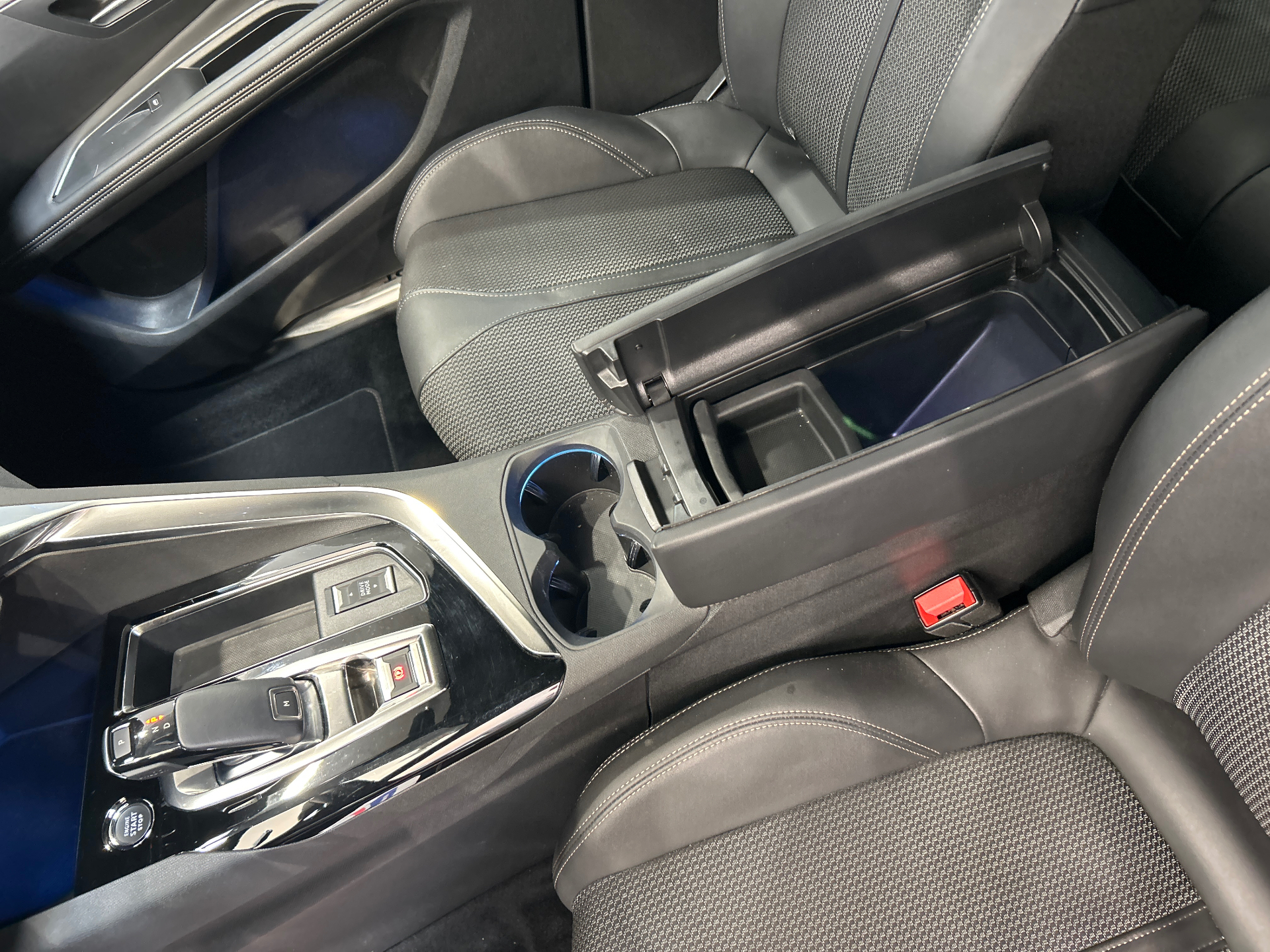 PEUGEOT 3008 GT PureTech 130 S&S EAT8