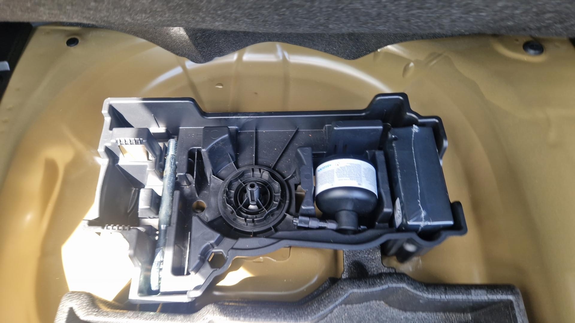 PEUGEOT 2008 Hybrid 145 e-DCS6 Style