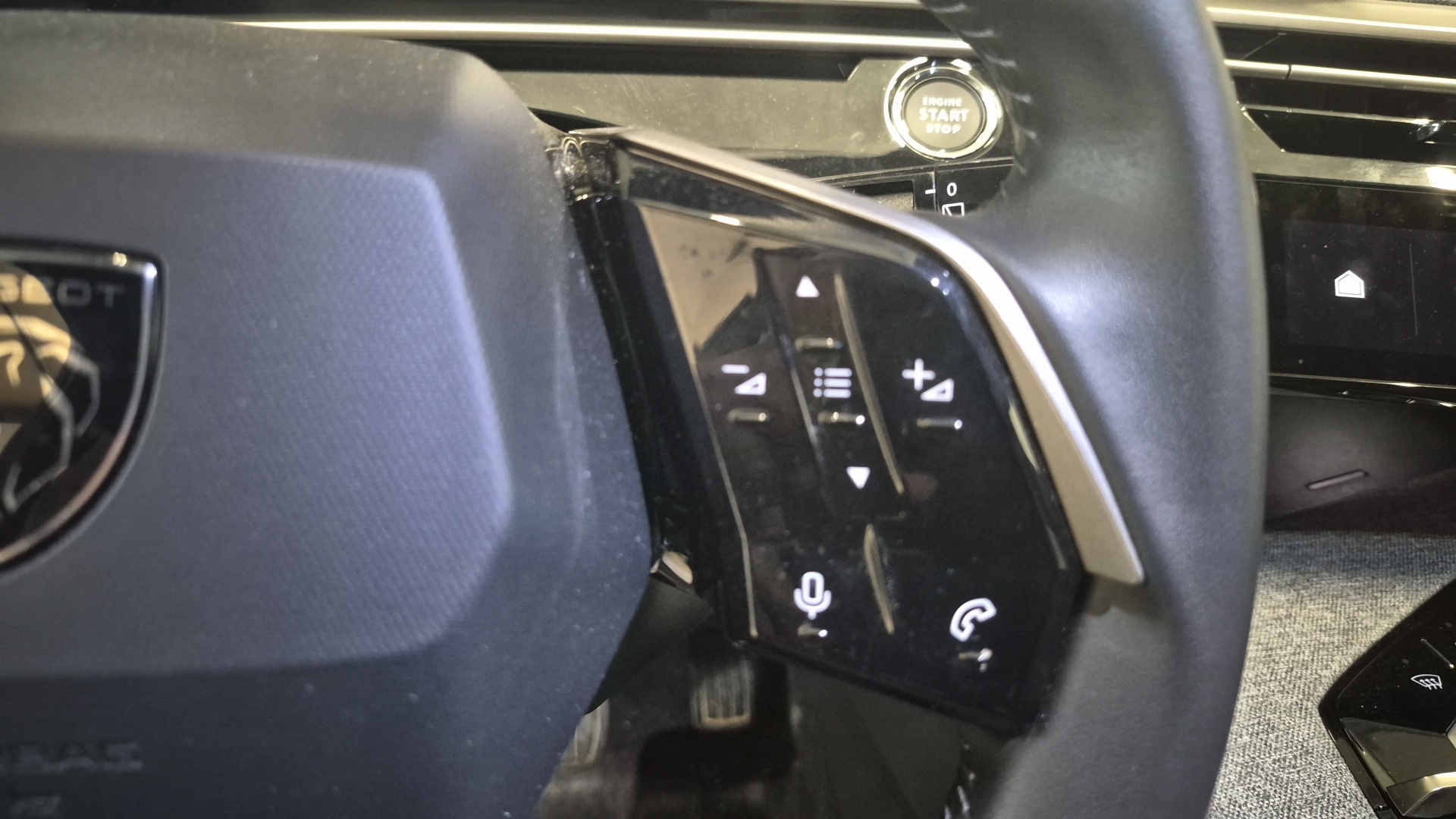 PEUGEOT 5008 Hybrid 145 ch e-DCS6 Allure