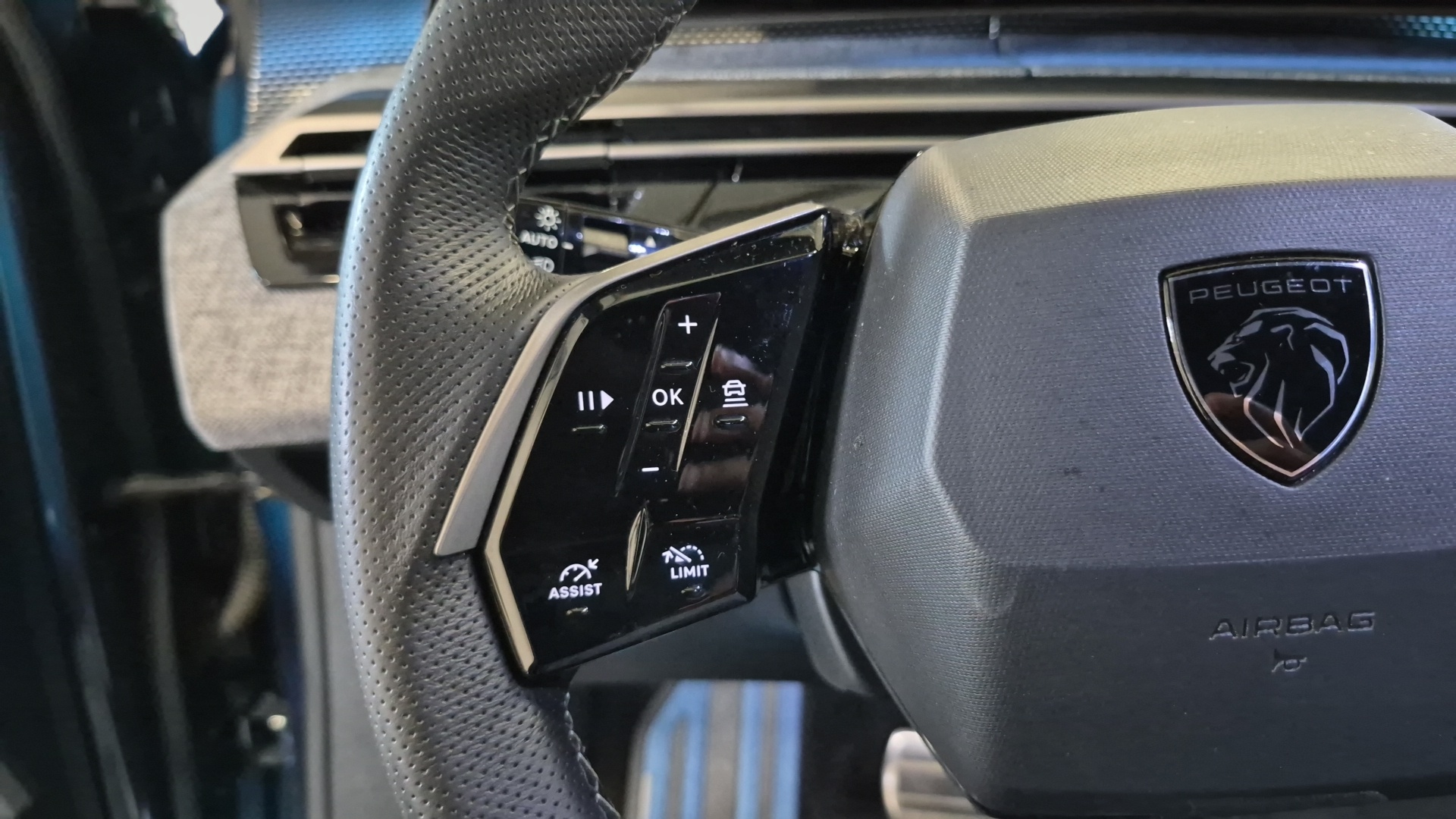 PEUGEOT 3008 Hybrid 145 e-DCS6 GT