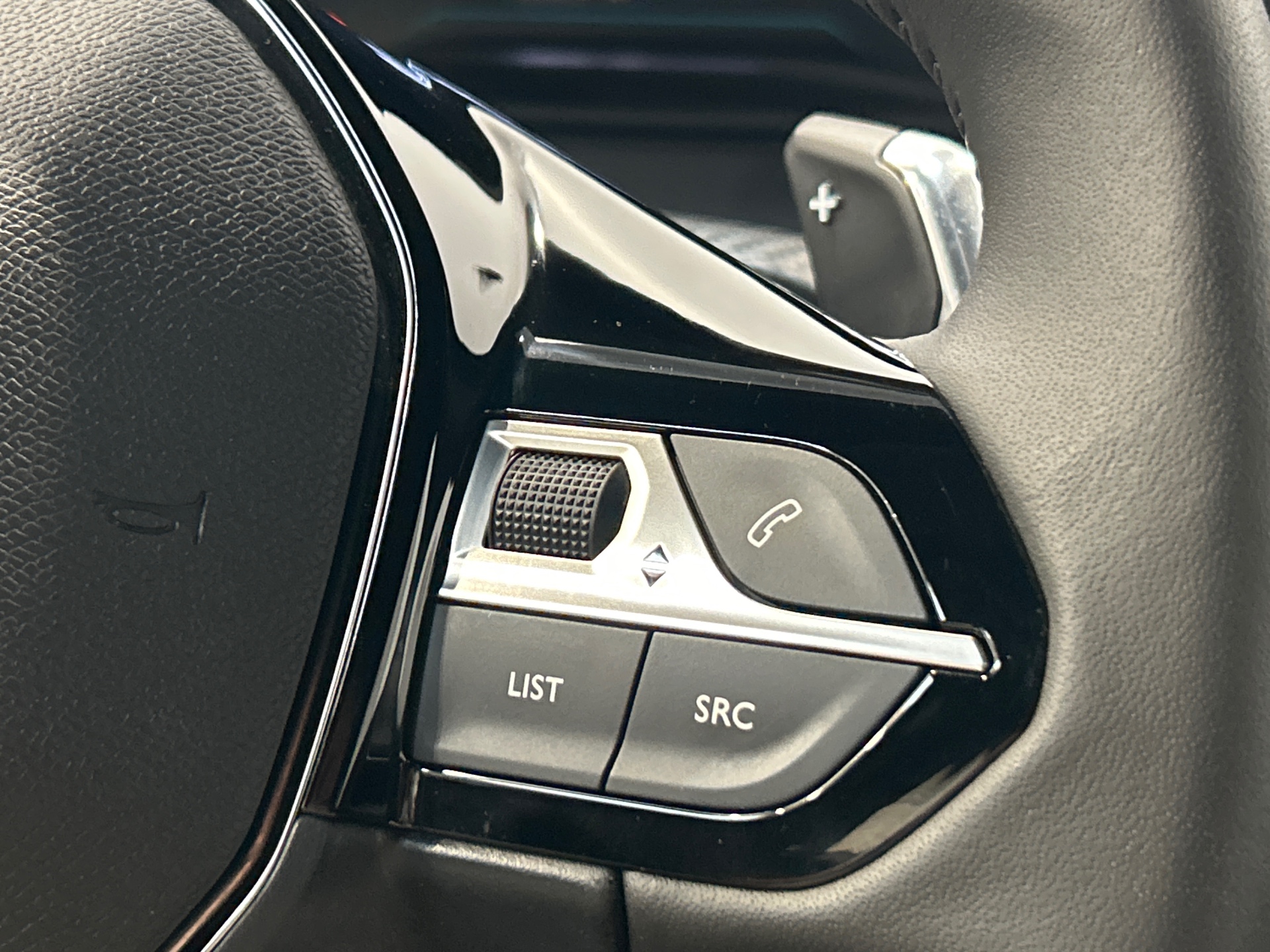 PEUGEOT 2008 Hybrid 145 e-DCS6 Style