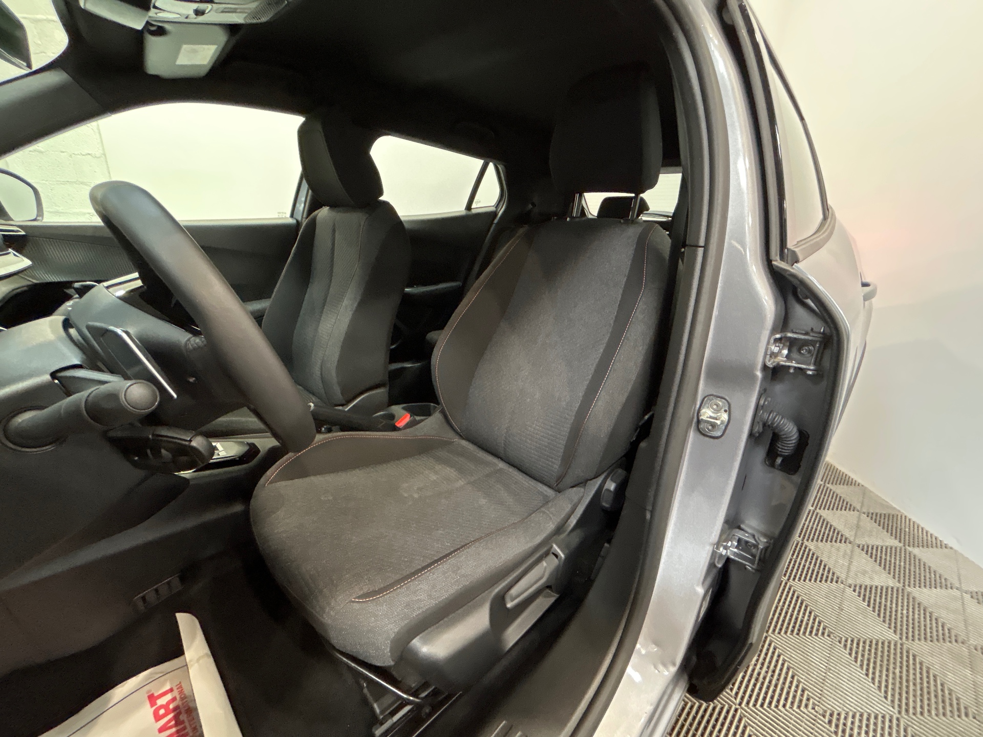 PEUGEOT 2008 Hybrid 145 e-DCS6 Style