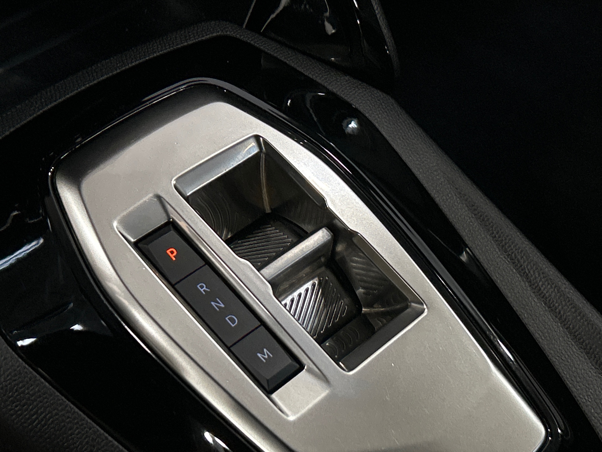 PEUGEOT 2008 Hybrid 145 e-DCS6 Style