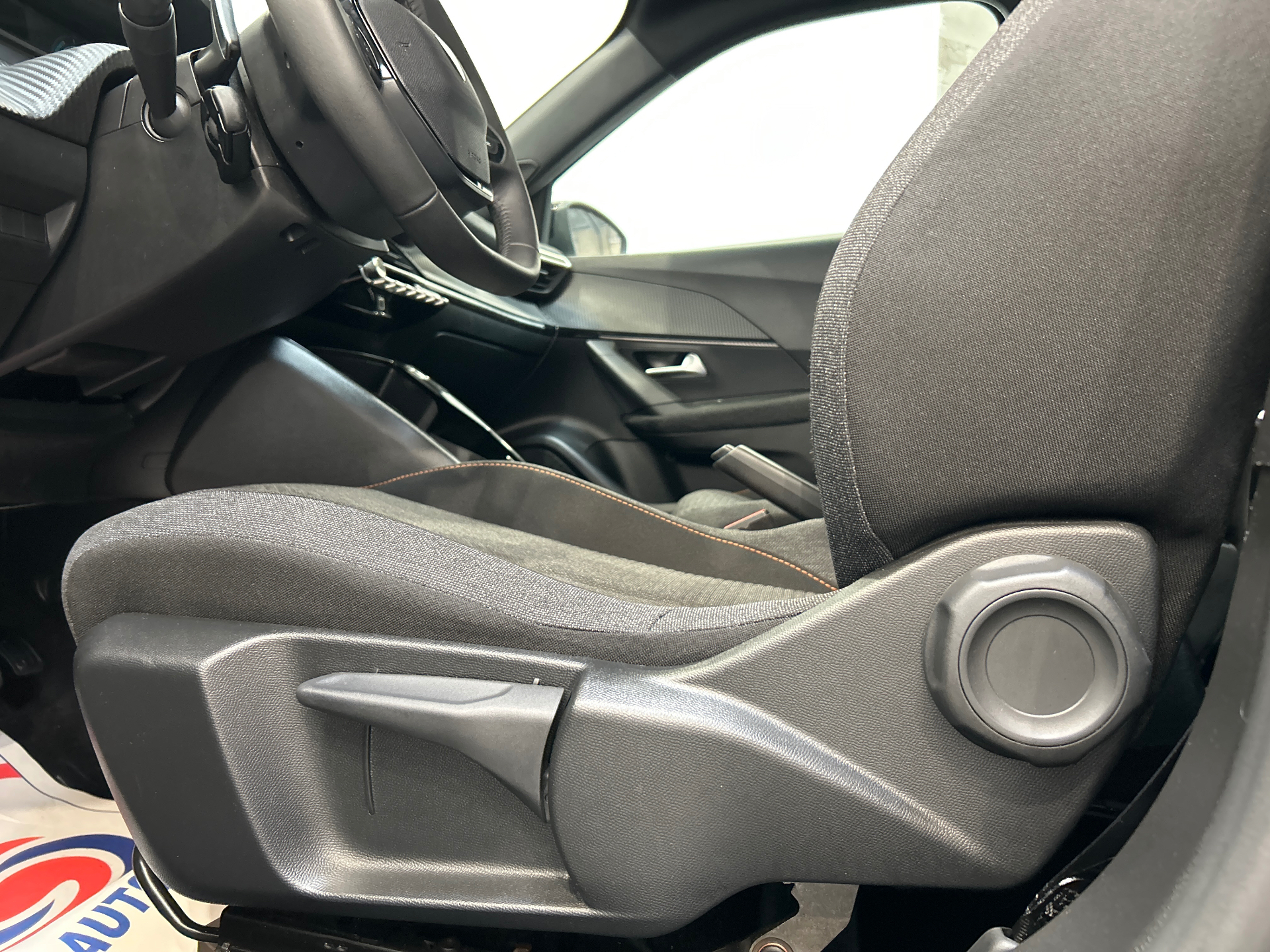 PEUGEOT 2008 Hybrid 145 e-DCS6 Style