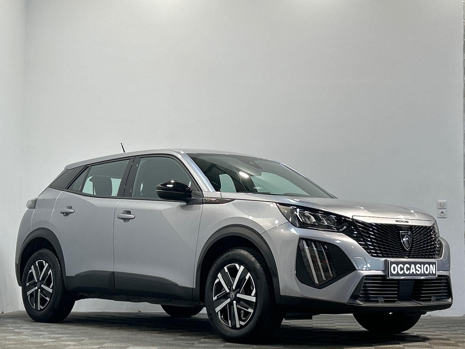 PEUGEOT 2008 Hybrid 145 e-DCS6 Style