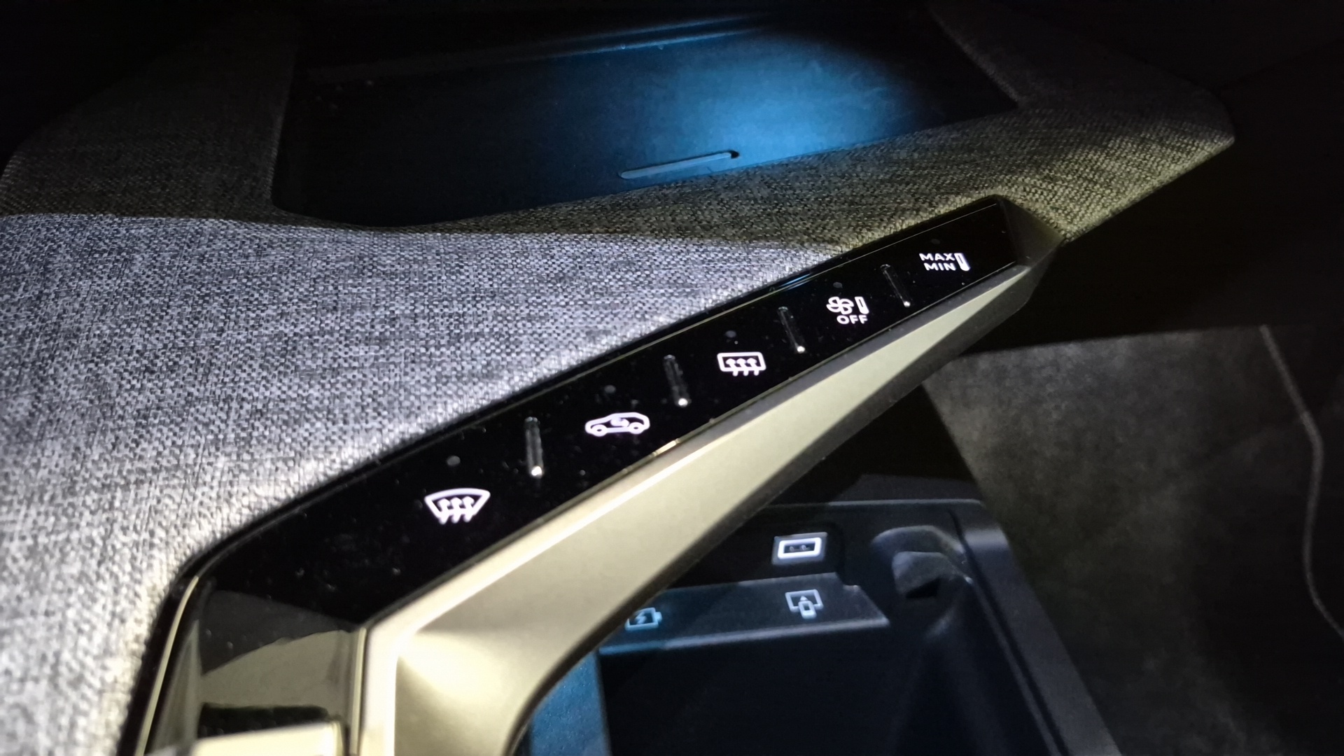 PEUGEOT 3008 Hybrid 145 e-DCS6 GT