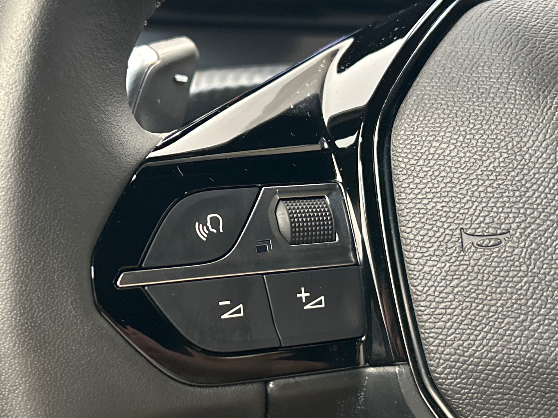 PEUGEOT 2008 Hybrid 145 e-DCS6 Style